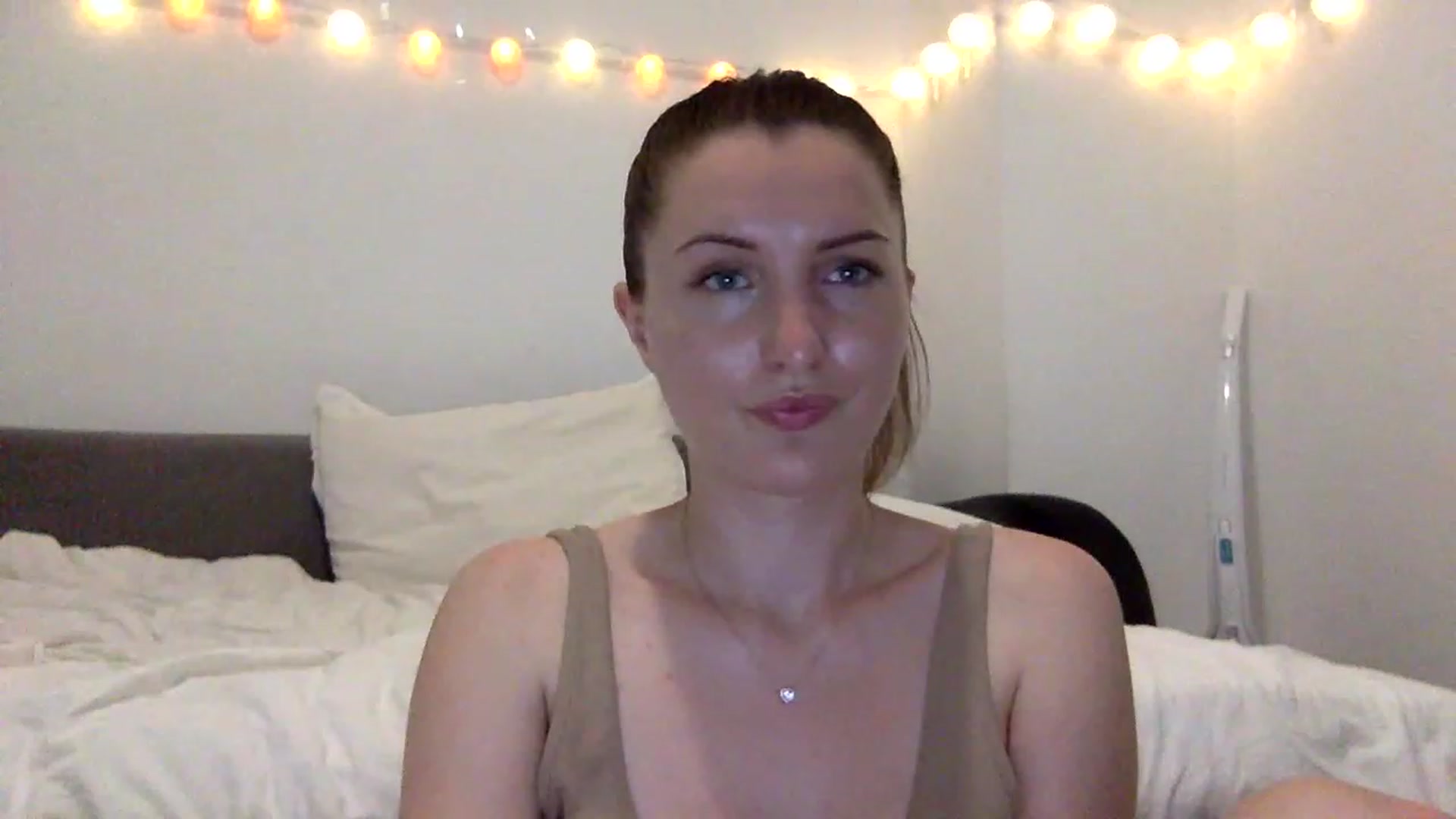 Gallery image thumbnail from EmilyRosier's myfreecams stream on, 06/13/2023, 22:19 image 2 of 20