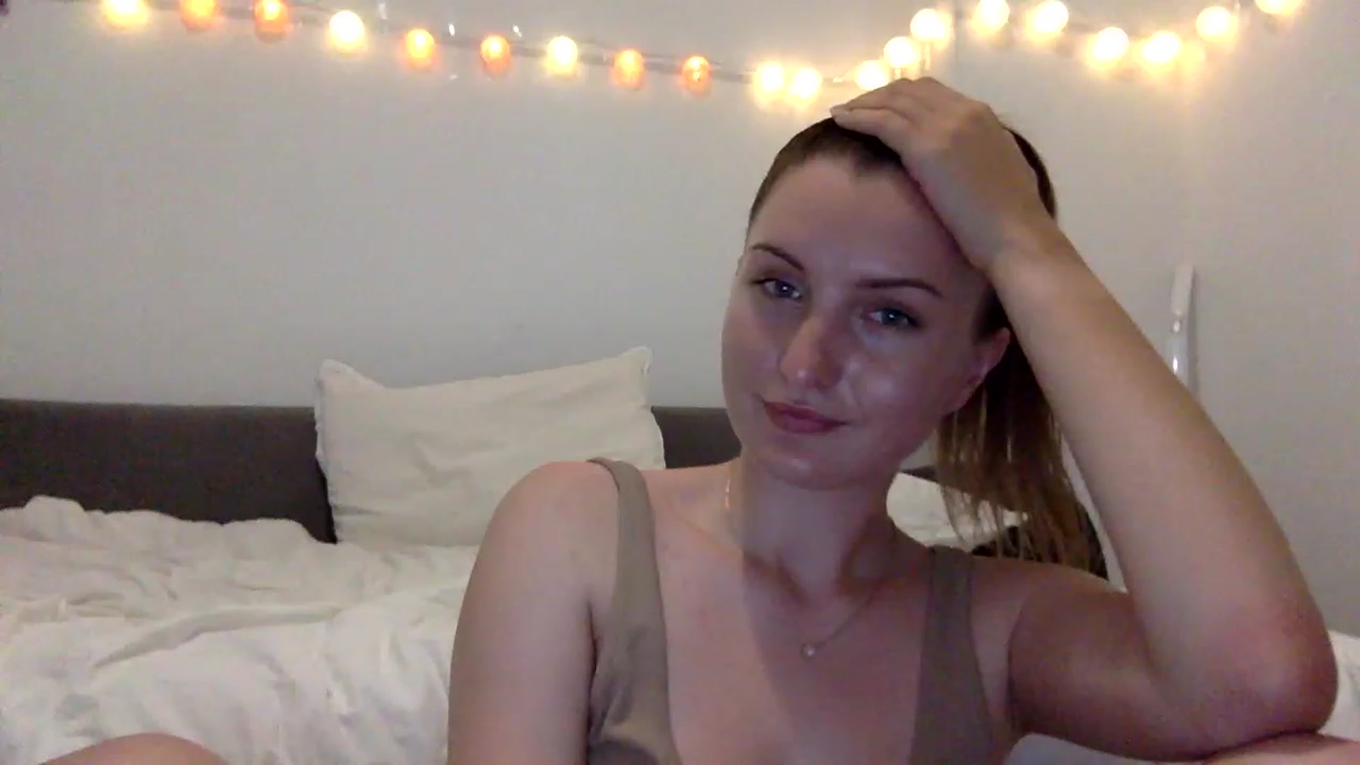 Gallery image thumbnail from EmilyRosier's myfreecams stream on, 06/13/2023, 22:19 image 19 of 20