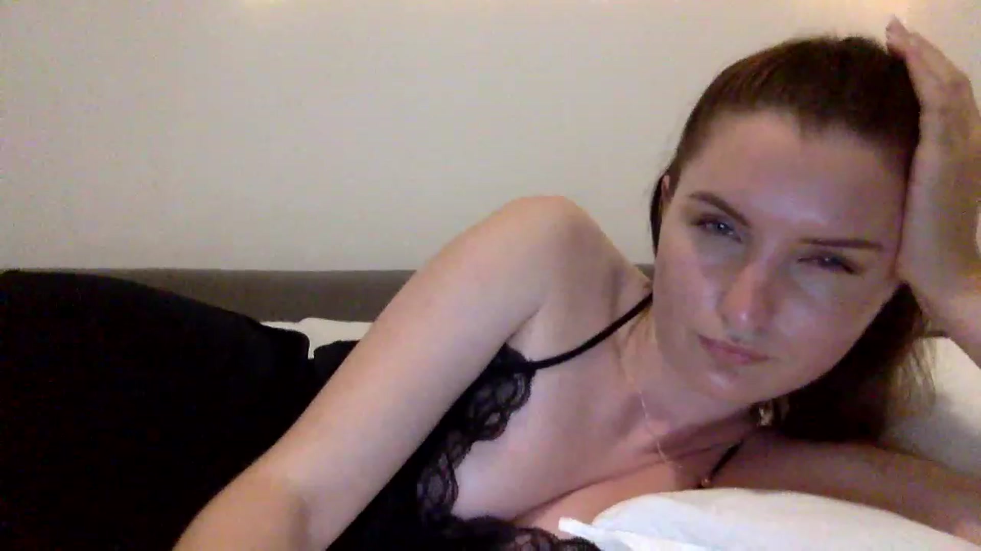 Gallery image thumbnail from EmilyRosier's myfreecams stream on, 06/15/2023, 23:05 image 10 of 20