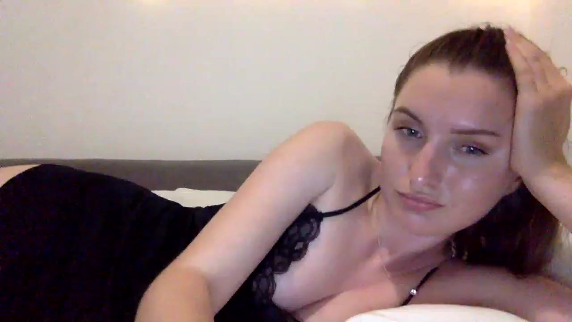 Gallery image thumbnail from EmilyRosier's myfreecams stream on, 06/15/2023, 23:05 image 16 of 20
