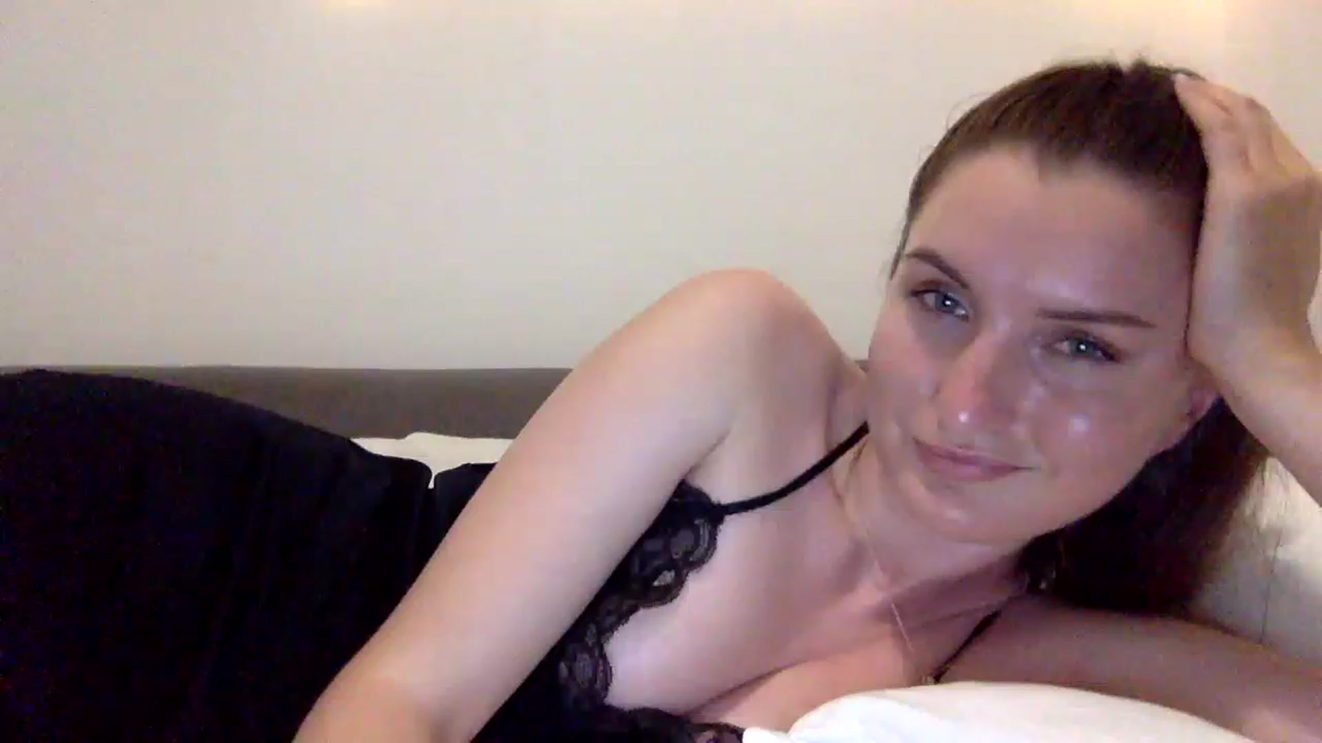 Gallery image thumbnail from EmilyRosier's myfreecams stream on, 06/15/2023, 23:05 image 11 of 20