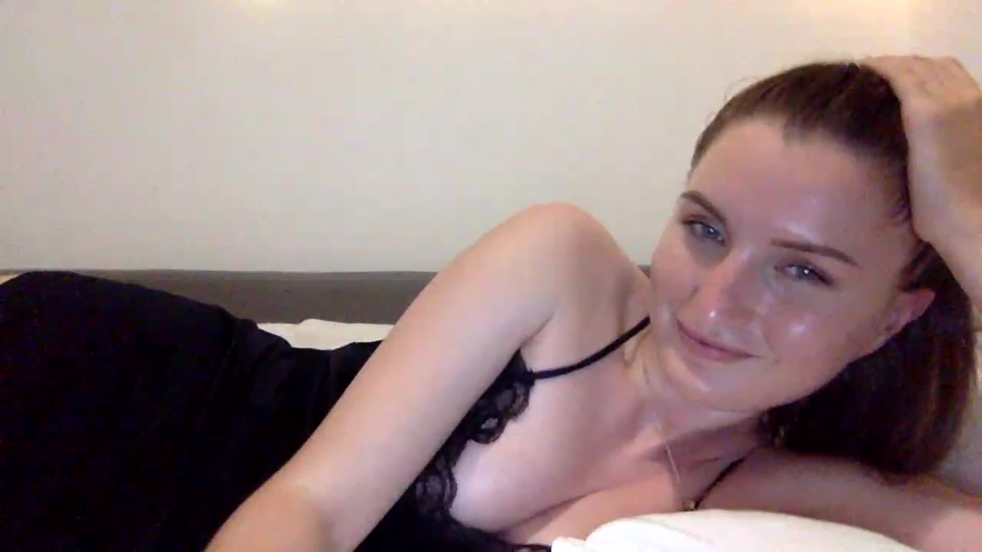 Gallery image thumbnail from EmilyRosier's myfreecams stream on, 06/15/2023, 23:05 image 14 of 20