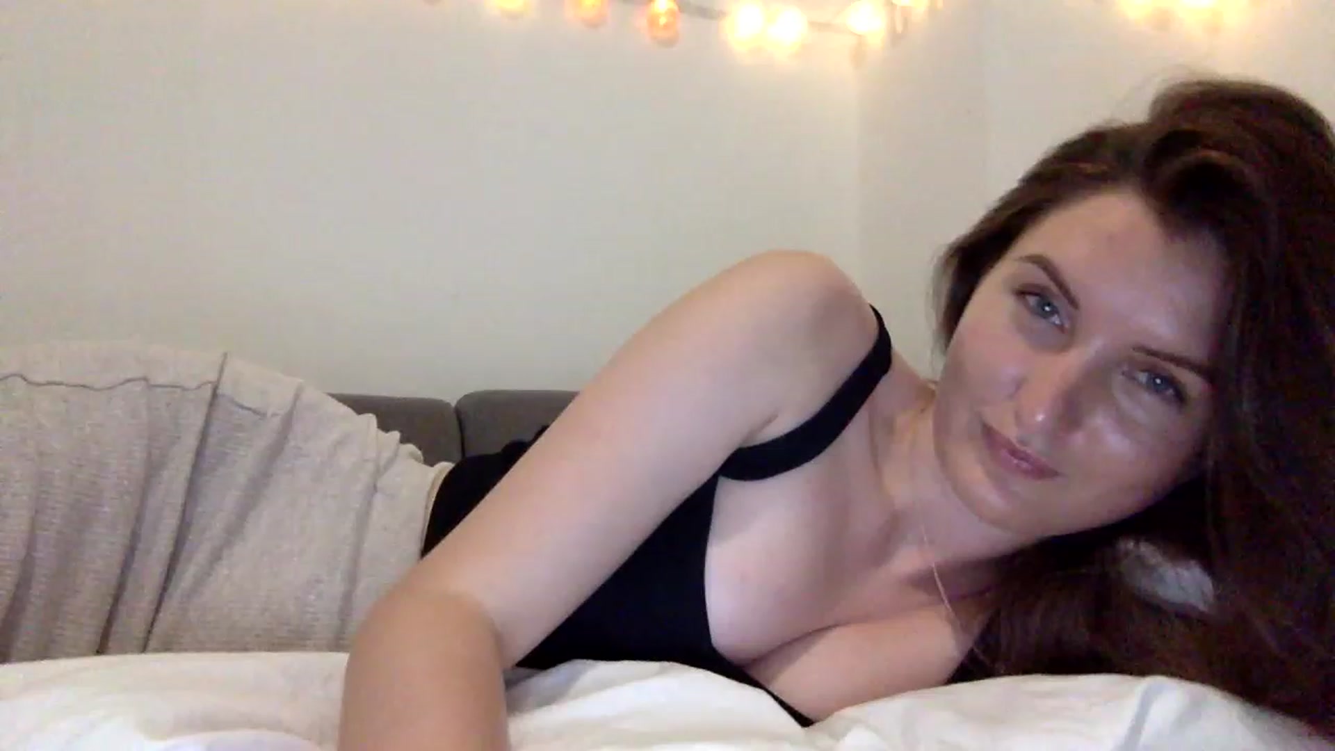 Gallery image thumbnail from EmilyRosier's myfreecams stream on, 06/17/2023, 21:51 image 12 of 20