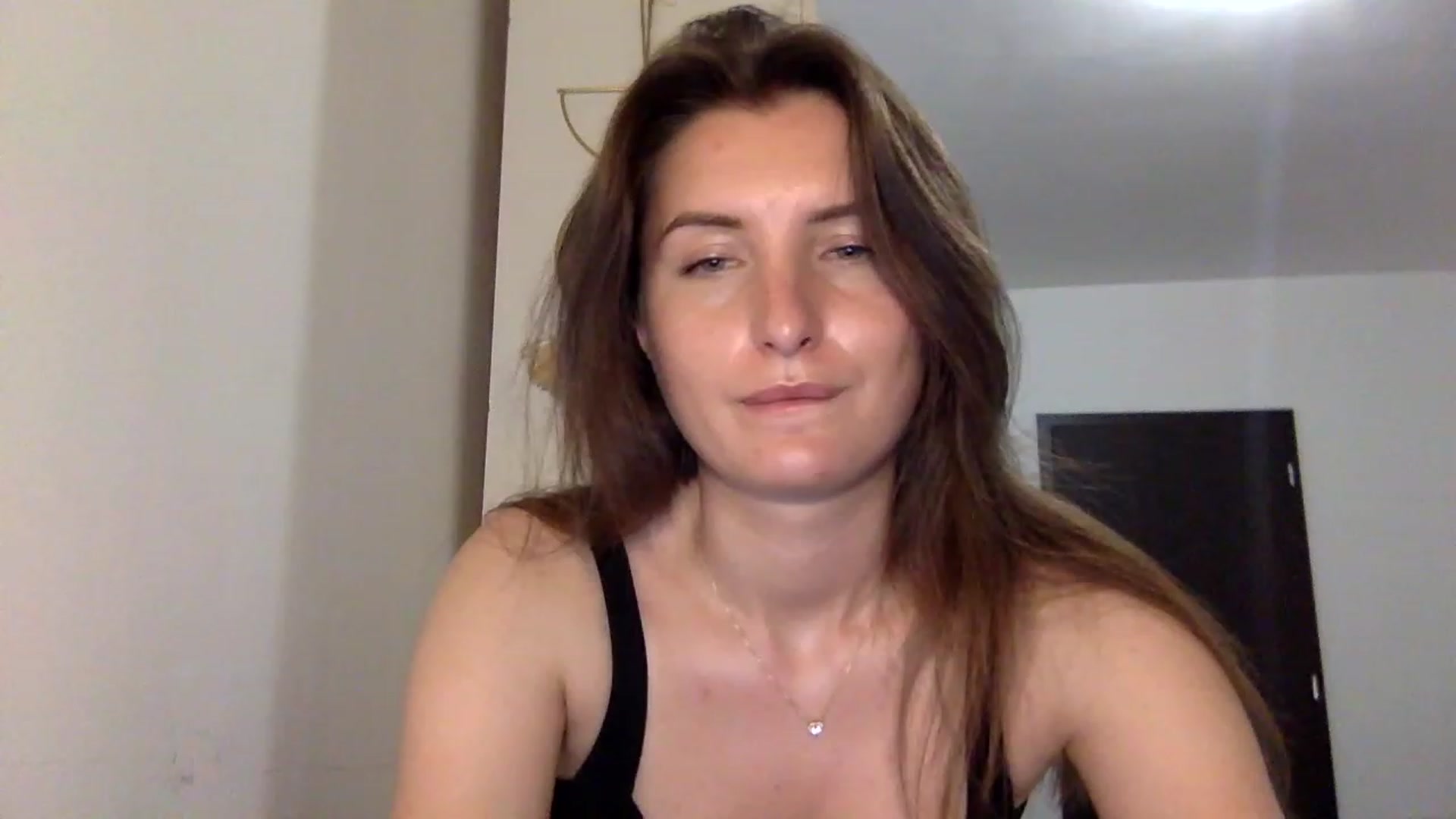 Gallery image thumbnail from EmilyRosier's myfreecams stream on, 06/17/2023, 23:31 image 3 of 20