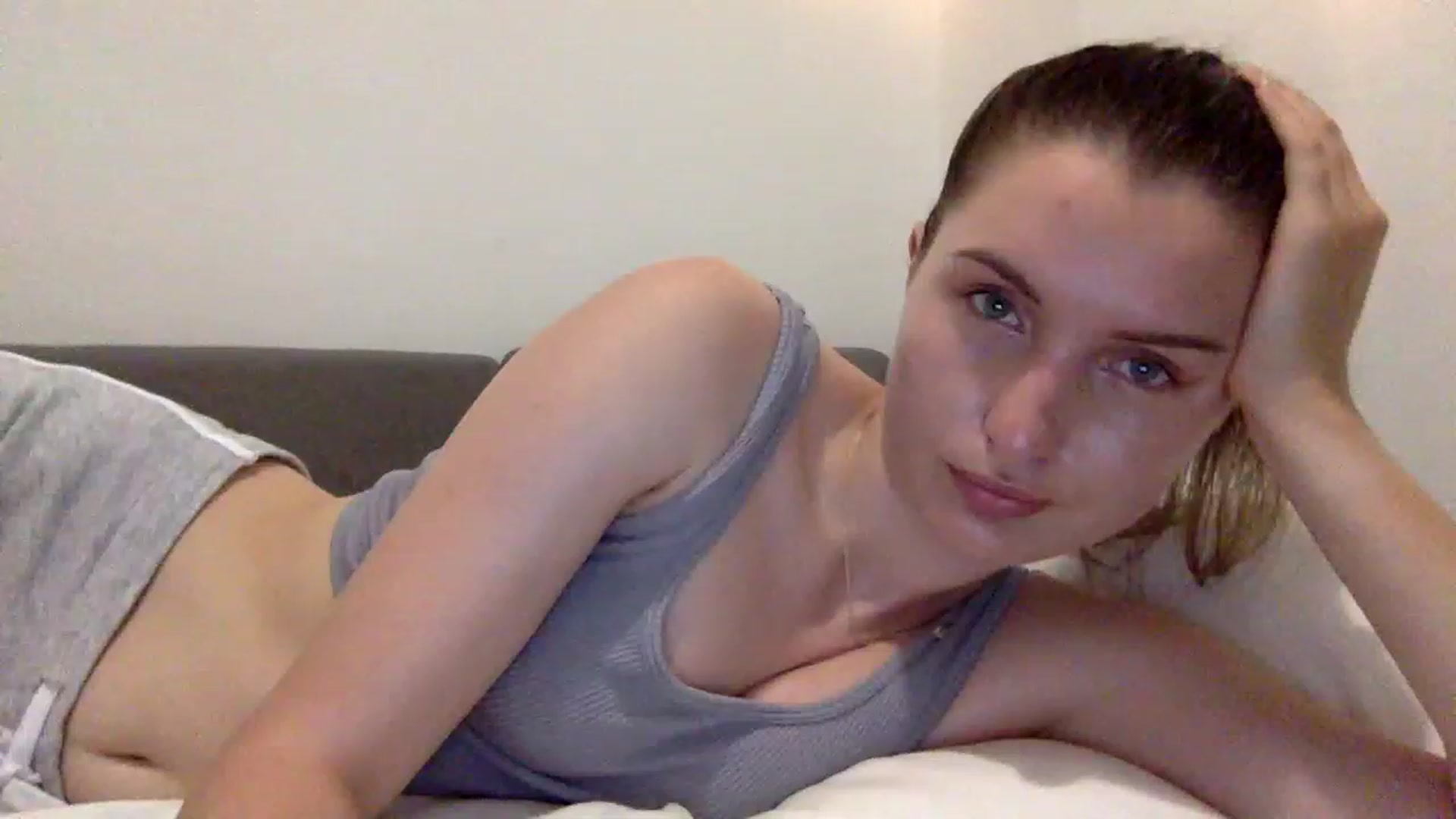 Gallery image thumbnail from EmilyRosier's myfreecams stream on, 06/18/2023, 20:52 image 1 of 20