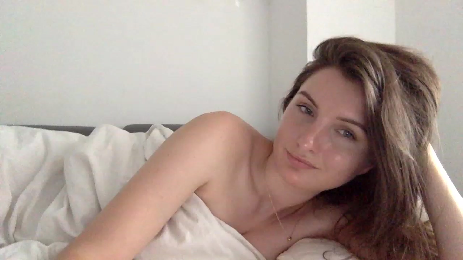 Gallery image thumbnail from EmilyRosier's myfreecams stream on, 06/20/2023, 12:21 image 2 of 20