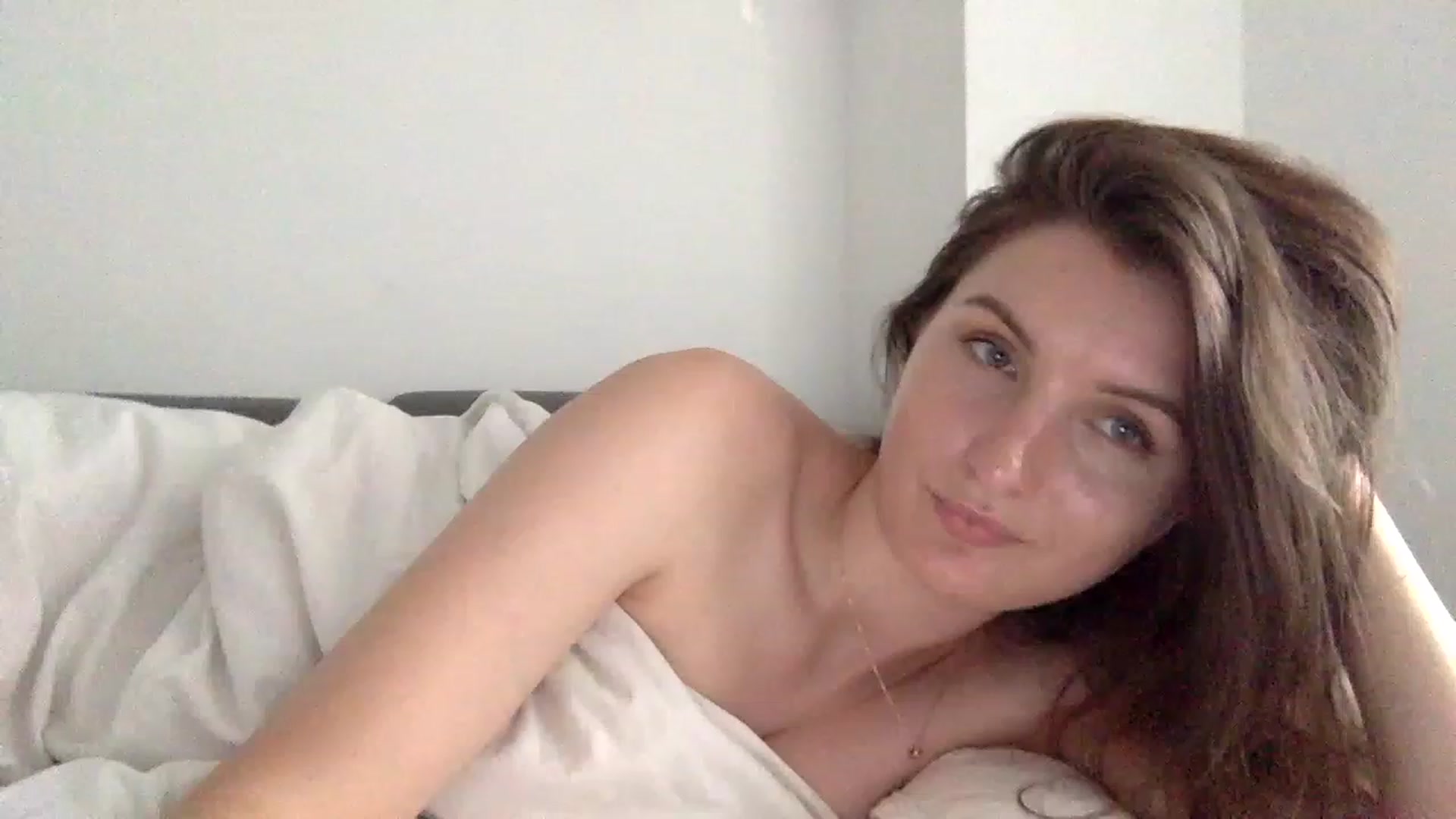 Gallery image thumbnail from EmilyRosier's myfreecams stream on, 06/20/2023, 12:21 image 1 of 20