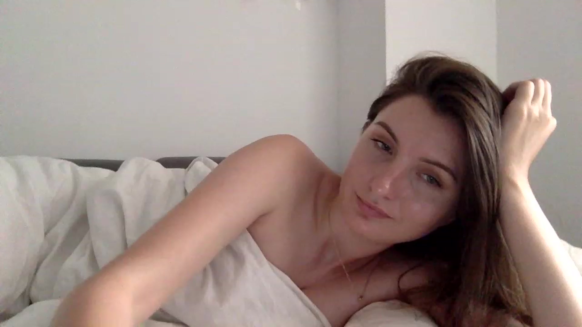 Gallery image thumbnail from EmilyRosier's myfreecams stream on, 06/20/2023, 12:21 image 15 of 20
