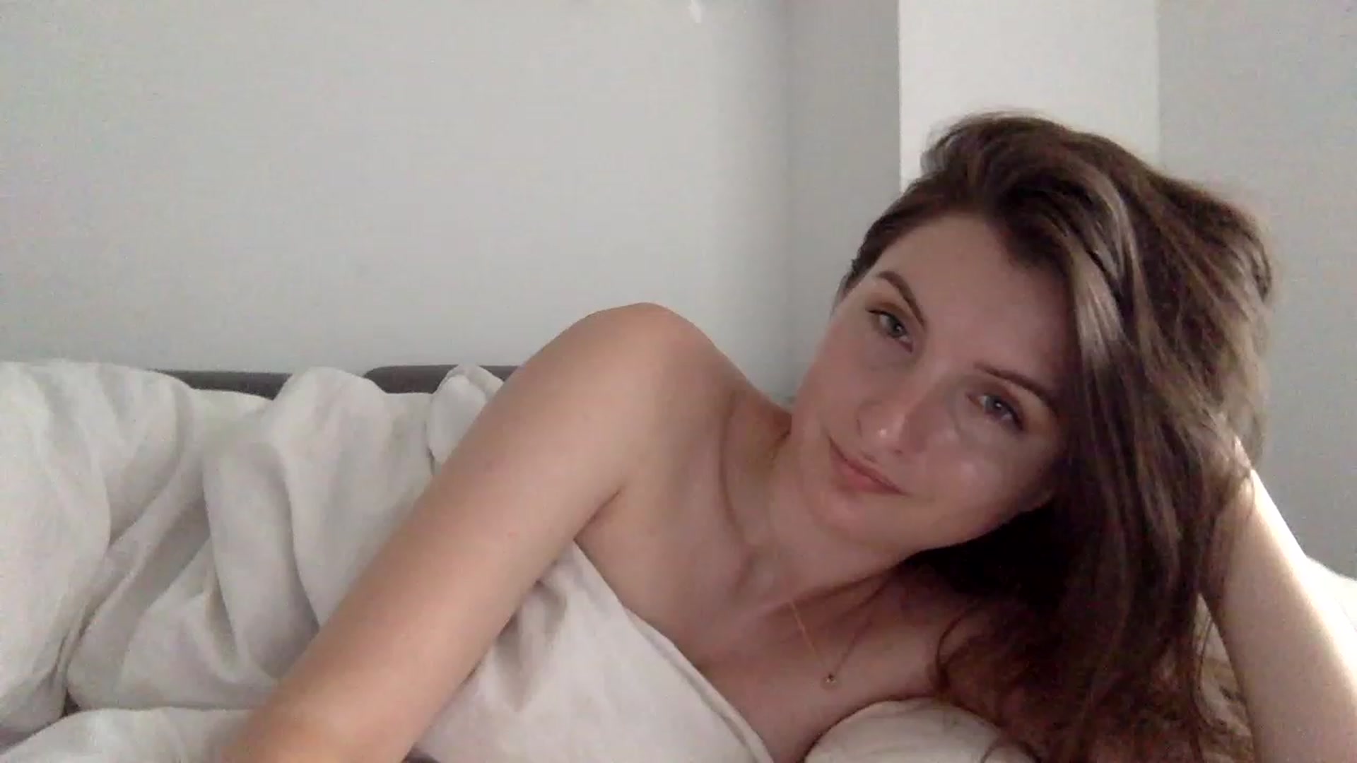 Gallery image thumbnail from EmilyRosier's myfreecams stream on, 06/20/2023, 12:21 image 10 of 20