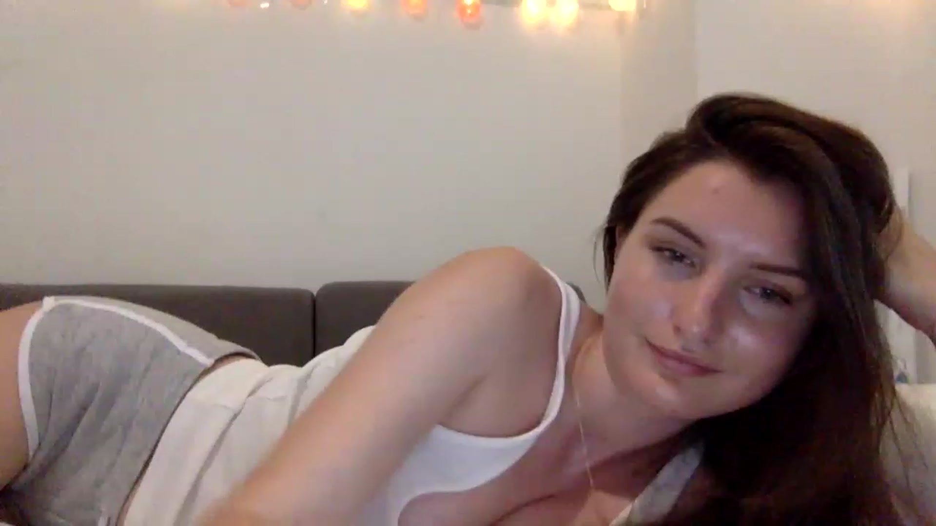 Gallery image thumbnail from EmilyRosier's myfreecams stream on, 06/20/2023, 17:34 image 15 of 20