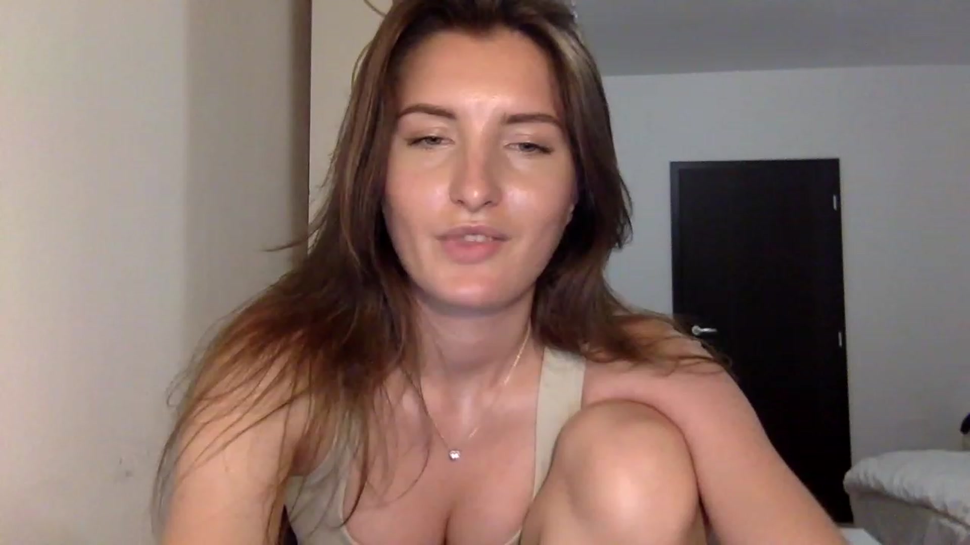 Gallery image thumbnail from EmilyRosier's myfreecams stream on, 06/25/2023, 18:56 image 9 of 20