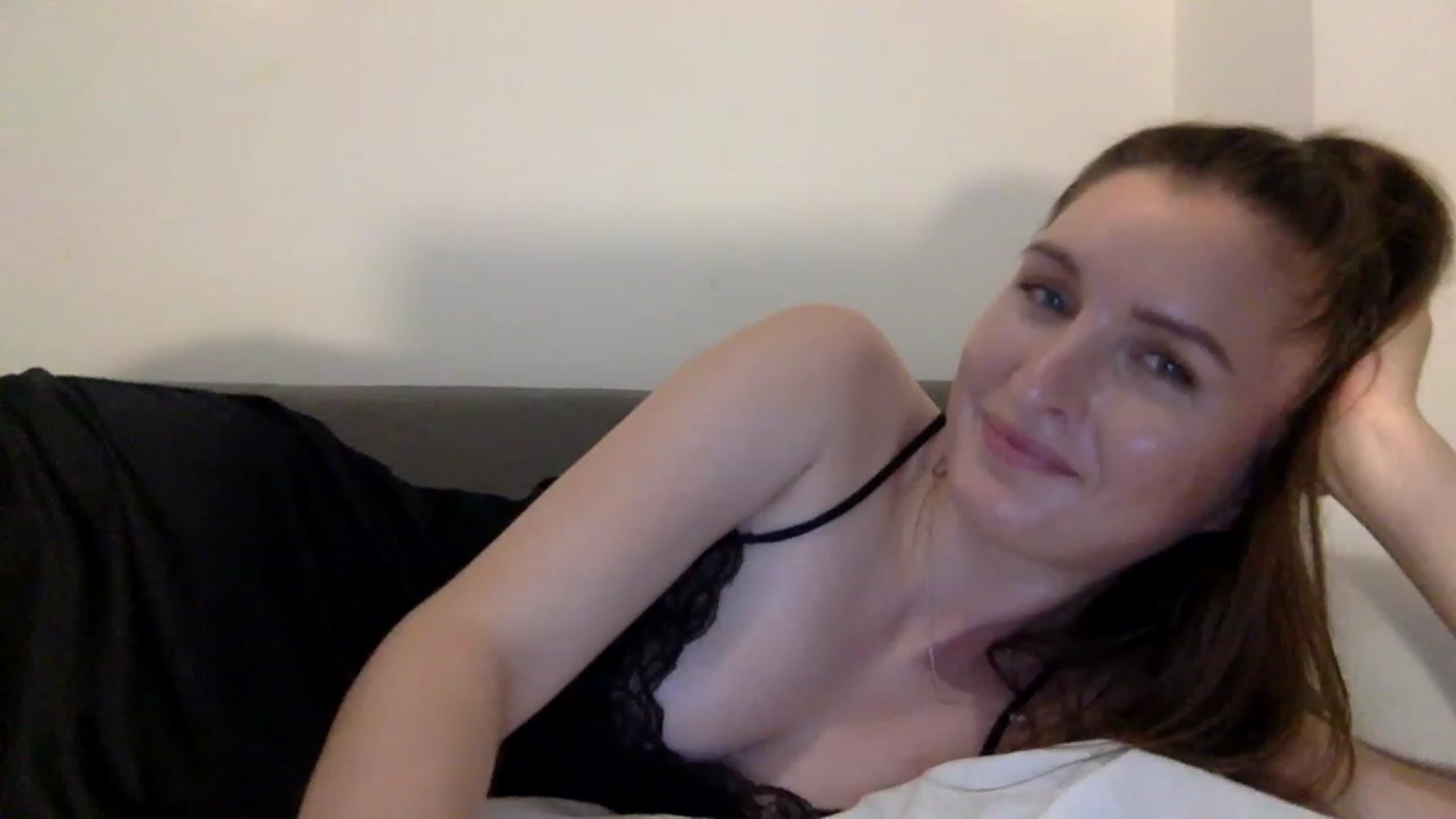 Gallery image thumbnail from EmilyRosier's myfreecams stream on, 06/26/2023, 21:15 image 2 of 20