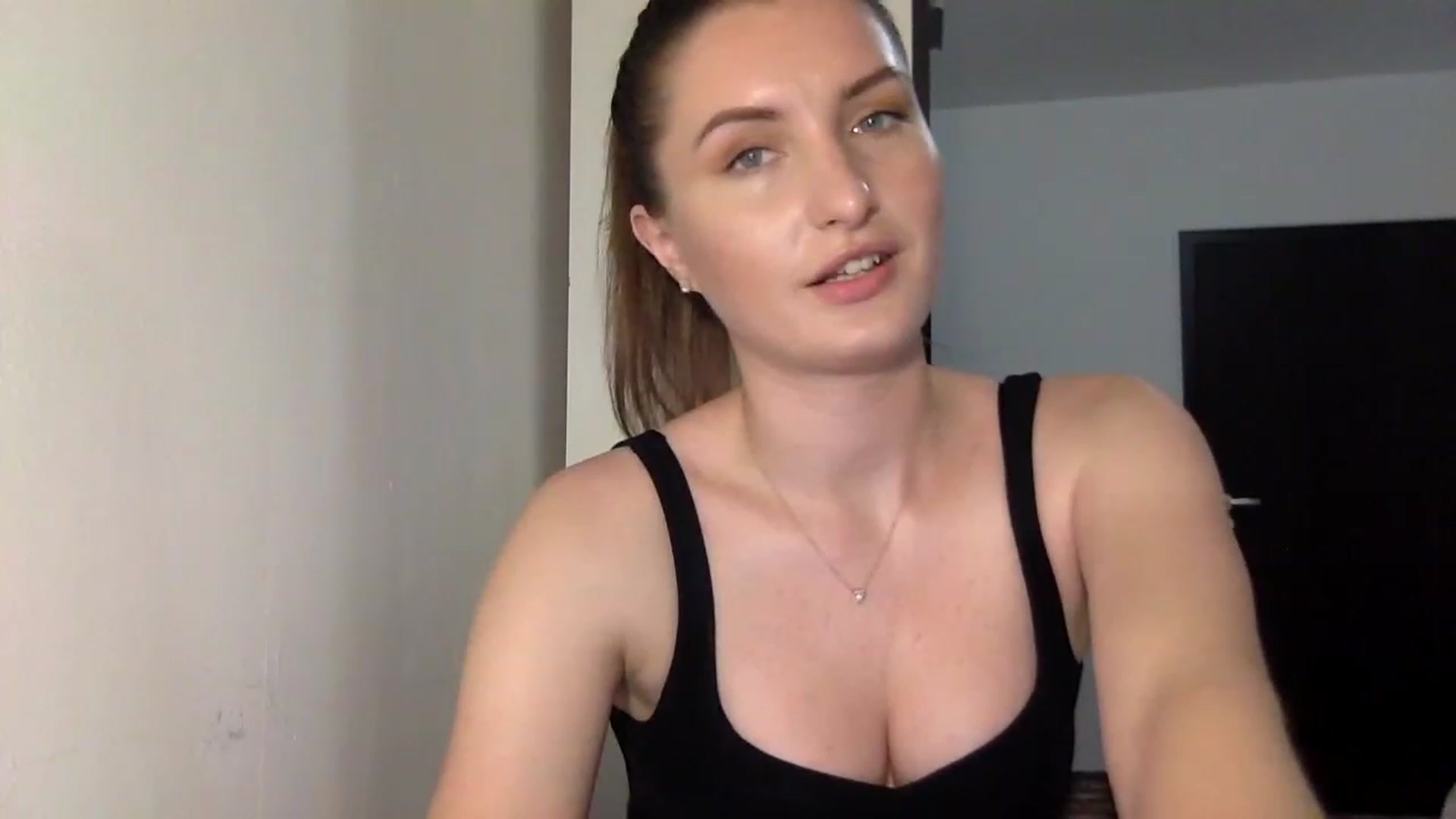 Gallery image thumbnail from EmilyRosier's myfreecams stream on, 06/29/2023, 20:36 image 1 of 20