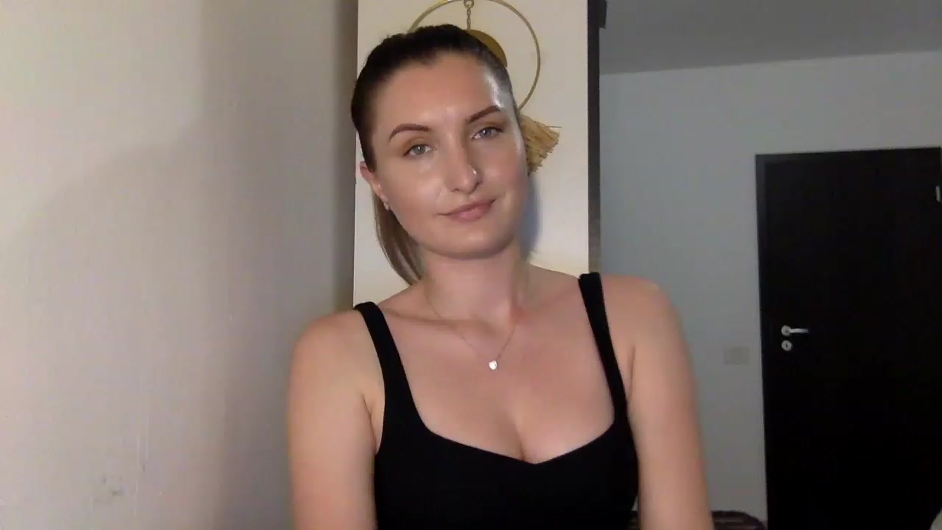 Gallery image thumbnail from EmilyRosier's myfreecams stream on, 06/29/2023, 20:36 image 15 of 20