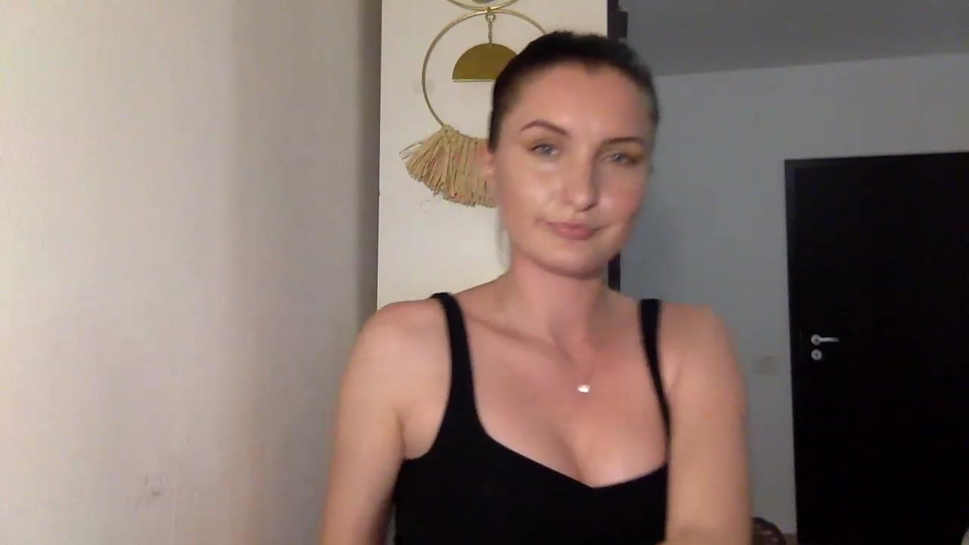 Gallery image thumbnail from EmilyRosier's myfreecams stream on, 06/29/2023, 20:36 image 2 of 20