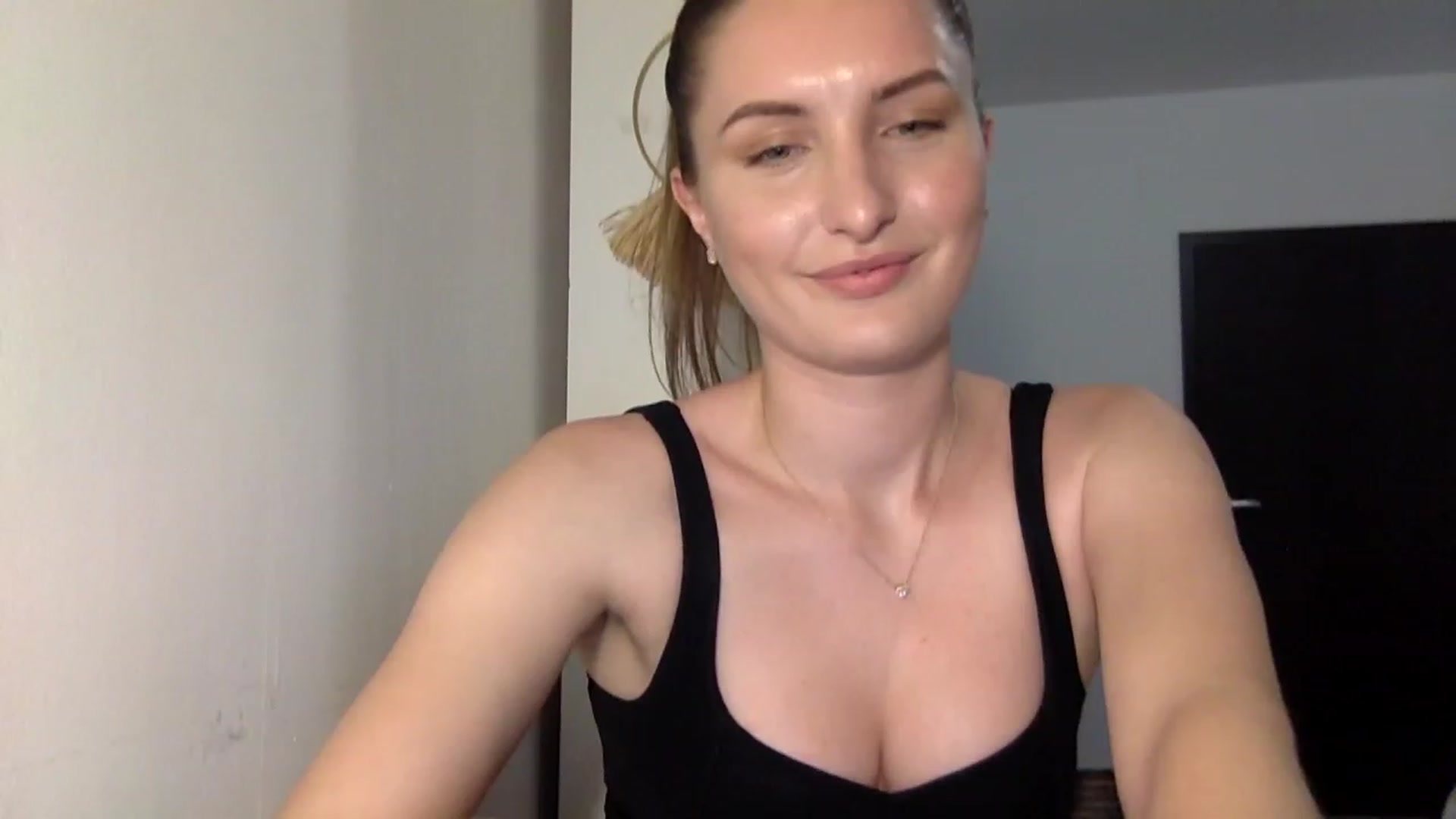 Gallery image thumbnail from EmilyRosier's myfreecams stream on, 06/29/2023, 20:36 image 3 of 20