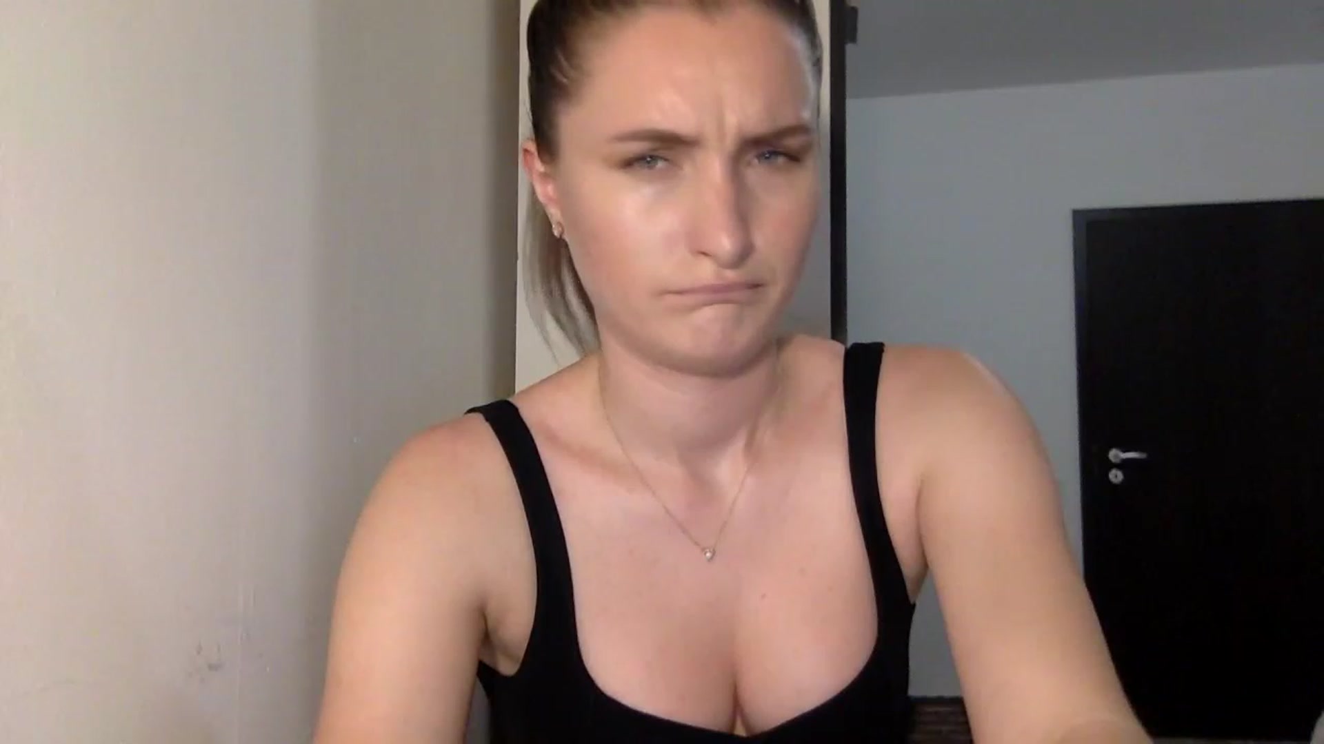 Gallery image thumbnail from EmilyRosier's myfreecams stream on, 06/29/2023, 20:36 image 9 of 20