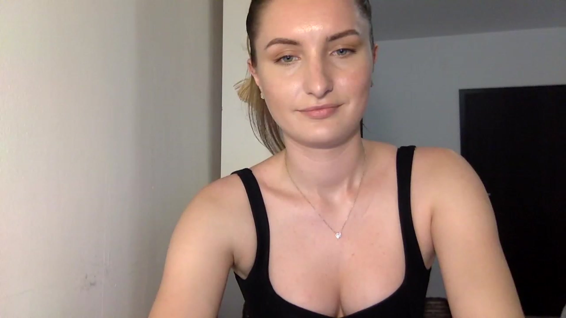 Gallery image thumbnail from EmilyRosier's myfreecams stream on, 06/29/2023, 20:36 image 4 of 20