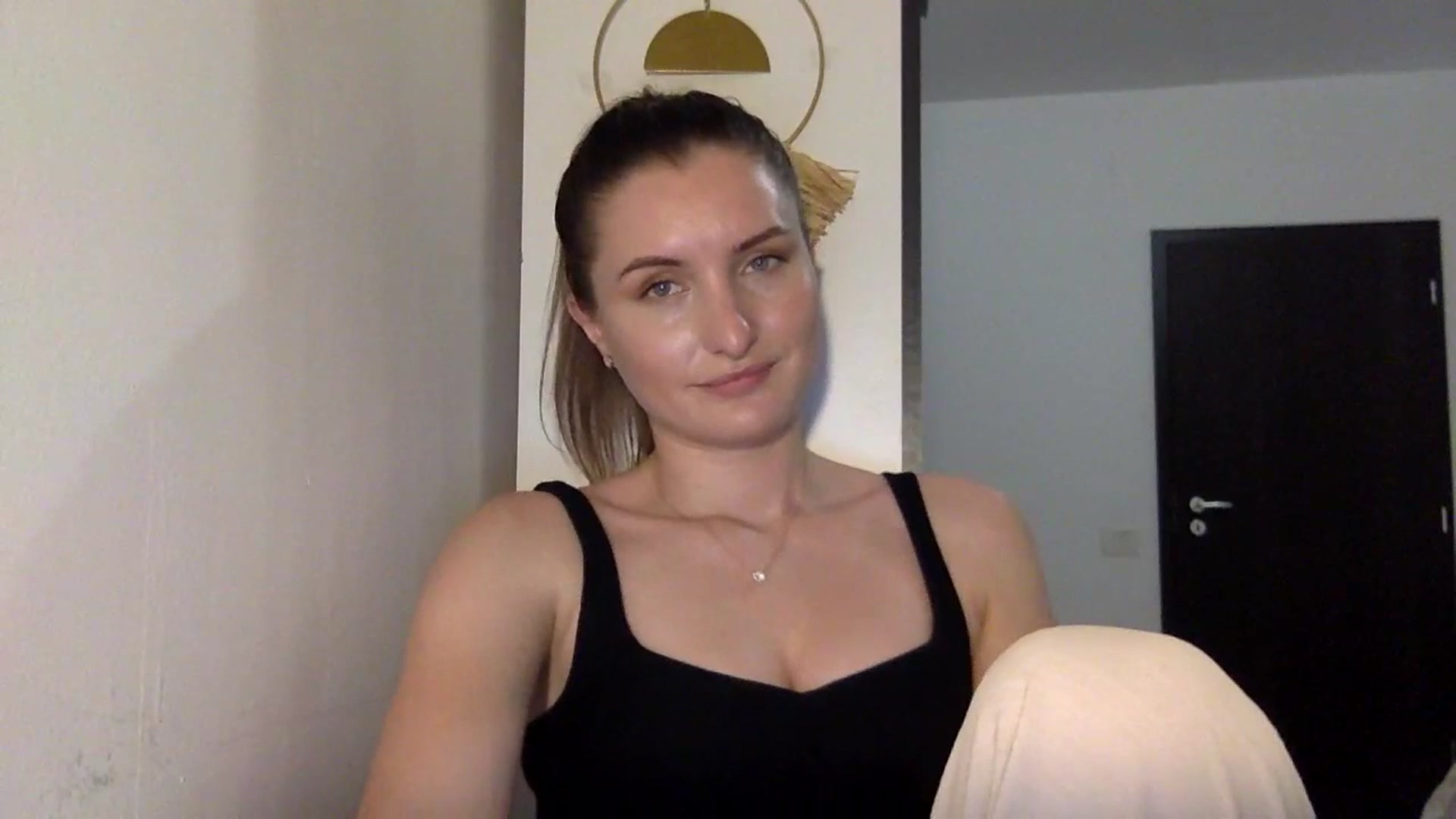 Gallery image thumbnail from EmilyRosier's myfreecams stream on, 06/29/2023, 21:35 image 15 of 20