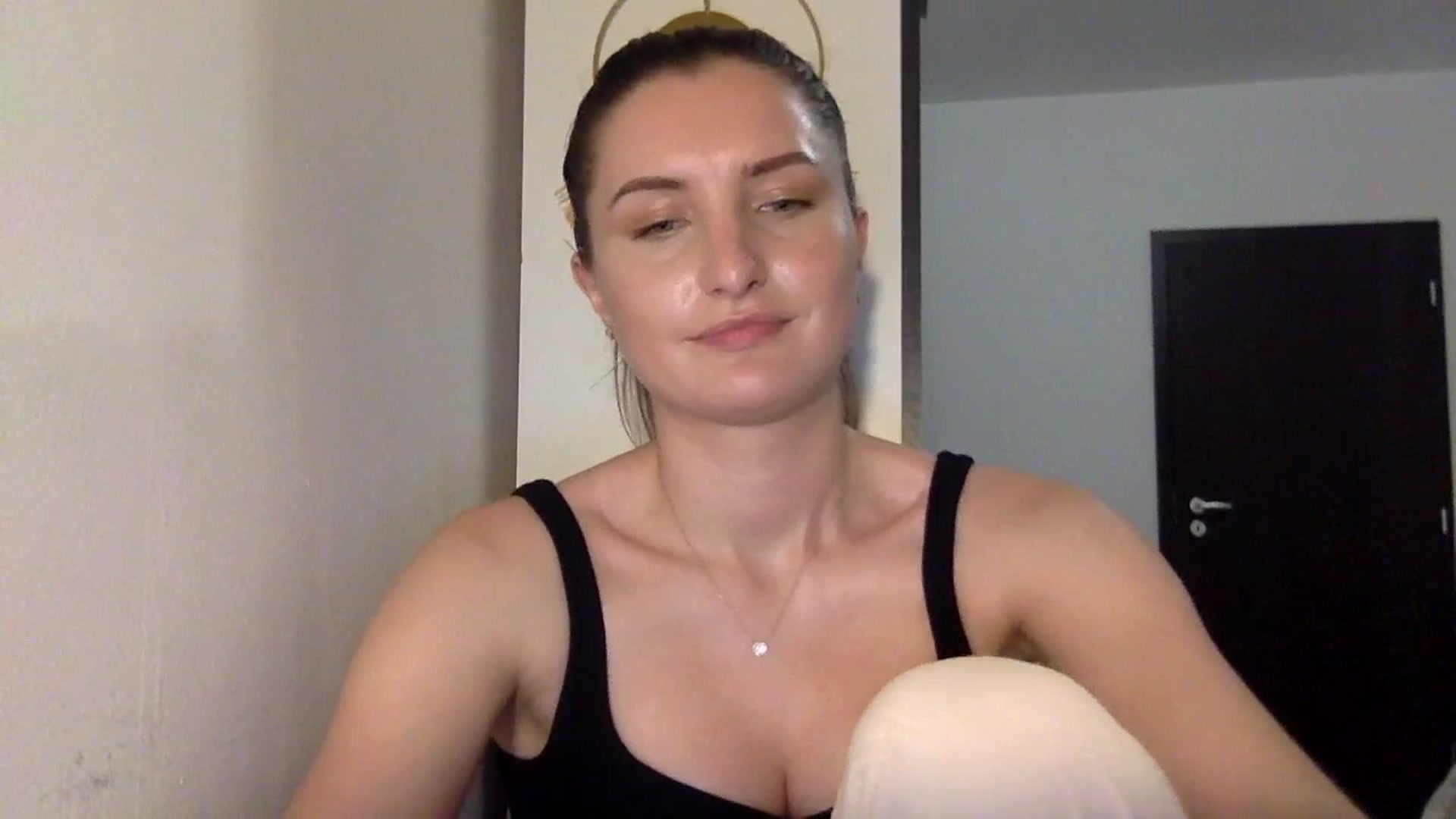 Gallery image thumbnail from EmilyRosier's myfreecams stream on, 06/29/2023, 21:35 image 14 of 20