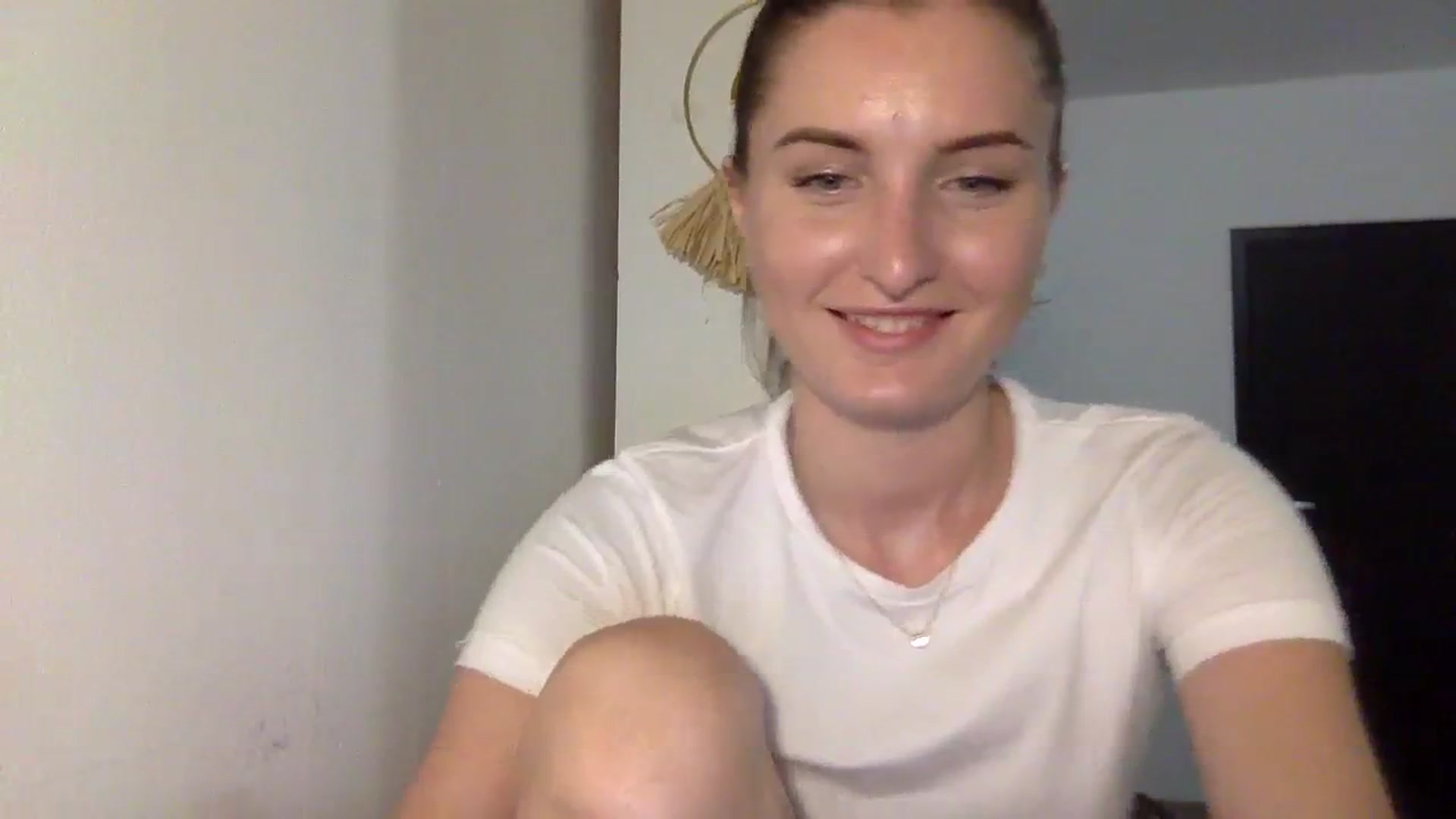 Gallery image thumbnail from EmilyRosier's myfreecams stream on, 08/03/2023, 18:10 image 10 of 20