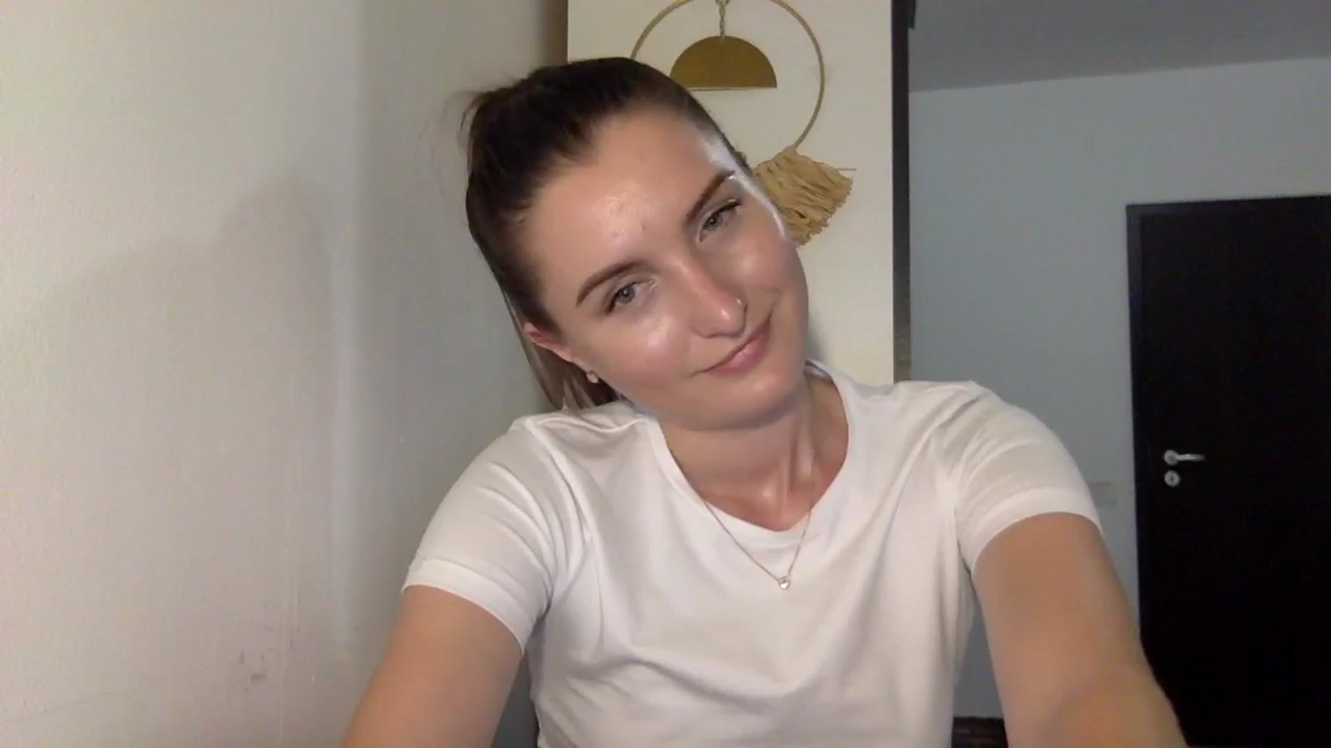 Gallery image thumbnail from EmilyRosier's myfreecams stream on, 08/03/2023, 18:10 image 9 of 20