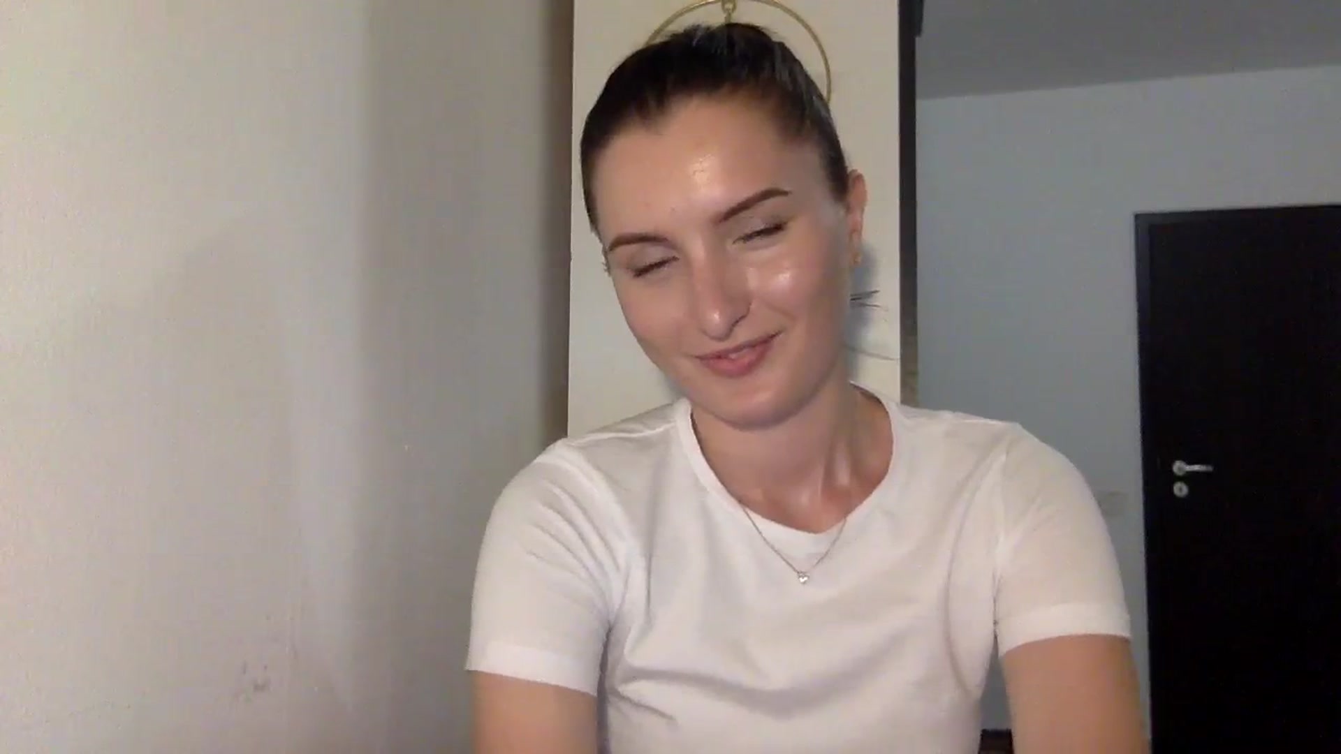 Gallery image thumbnail from EmilyRosier's myfreecams stream on, 08/03/2023, 18:10 image 16 of 20