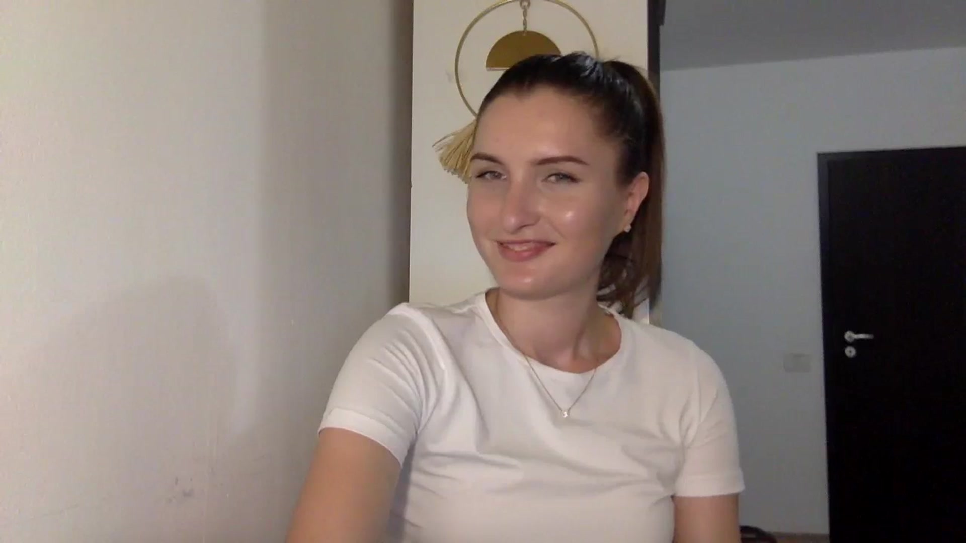 Gallery image thumbnail from EmilyRosier's myfreecams stream on, 08/03/2023, 18:10 image 13 of 20