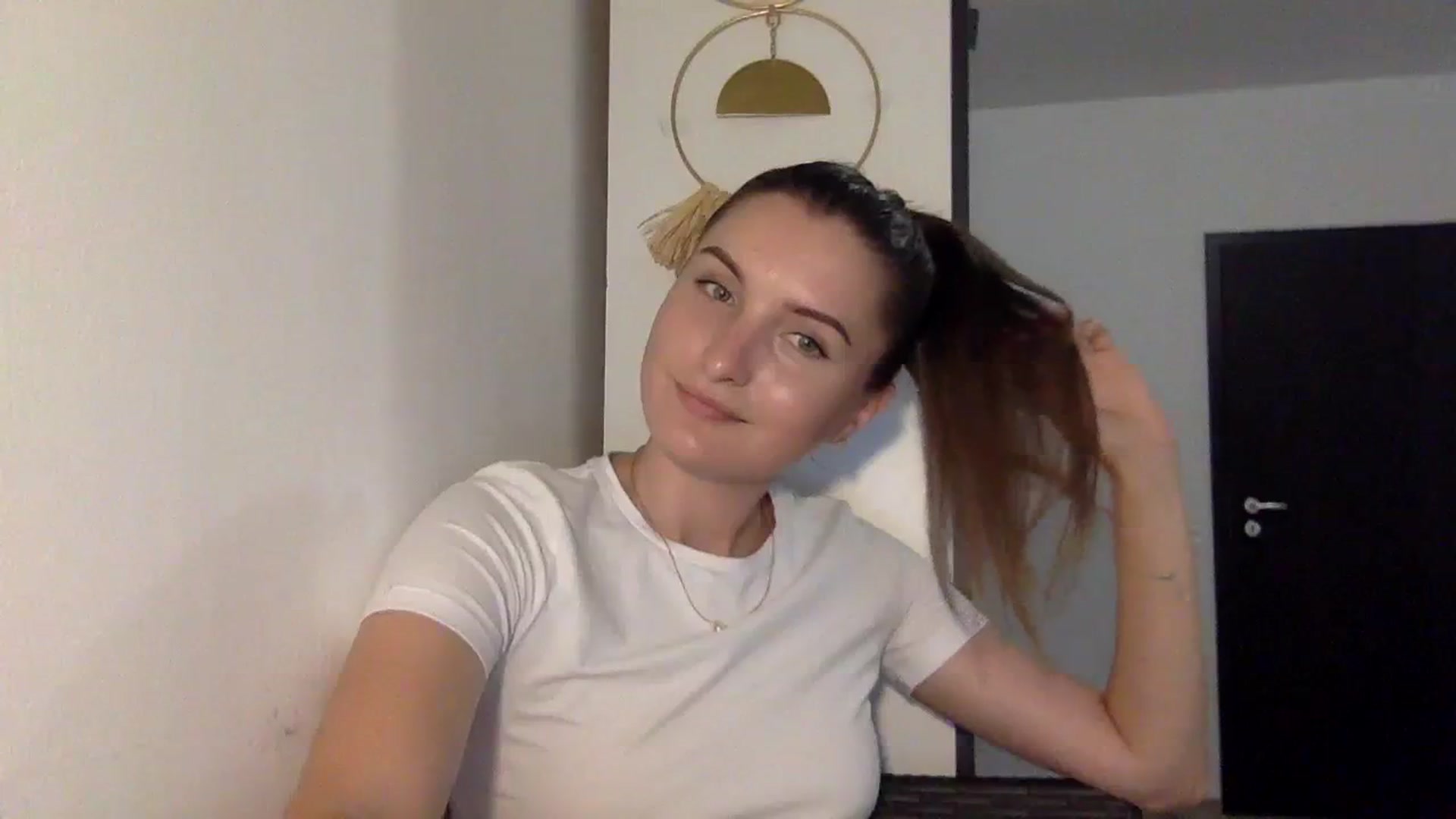Gallery image thumbnail from EmilyRosier's myfreecams stream on, 08/03/2023, 18:10 image 2 of 20