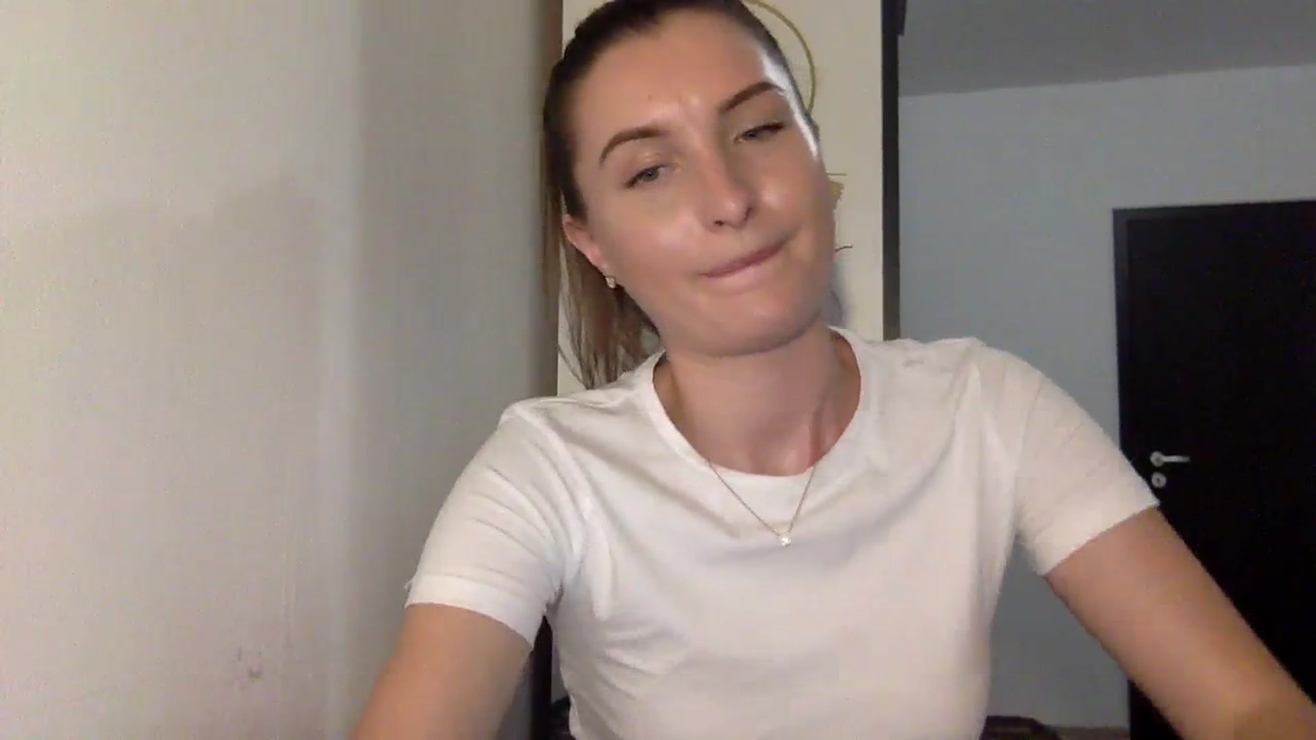 Gallery image thumbnail from EmilyRosier's myfreecams stream on, 08/03/2023, 18:10 image 11 of 20