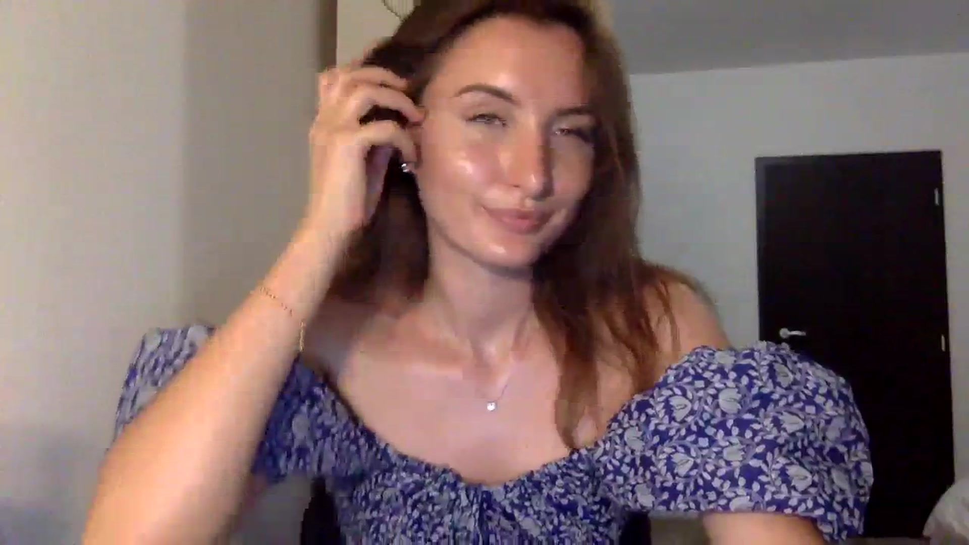 Gallery image thumbnail from EmilyRosier's myfreecams stream on, 08/04/2023, 18:28 image 17 of 20