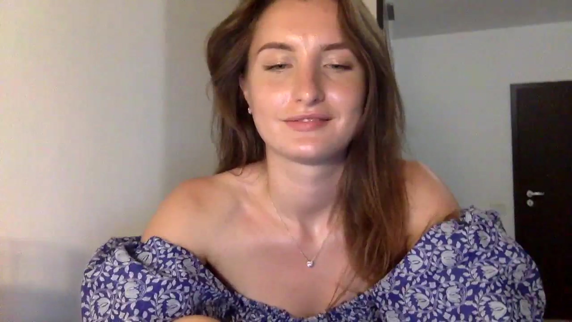 Gallery image thumbnail from EmilyRosier's myfreecams stream on, 08/04/2023, 18:28 image 11 of 20