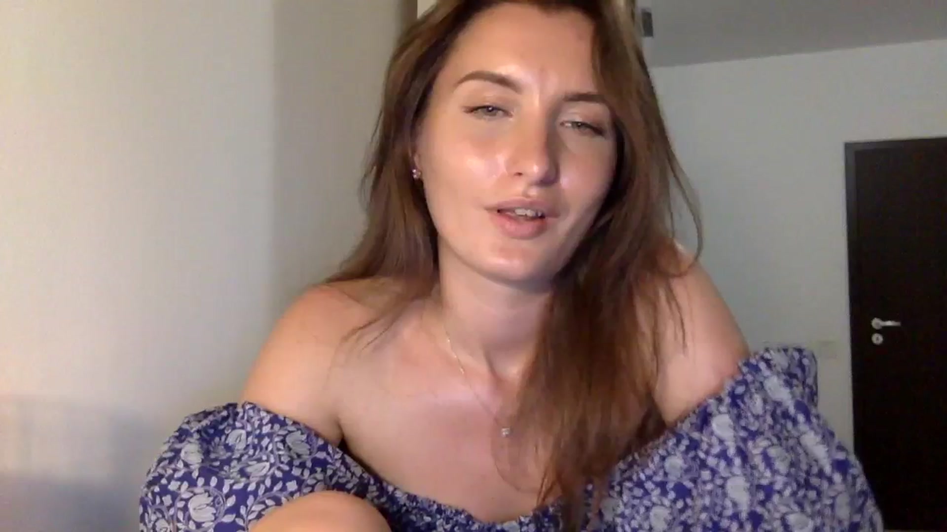Gallery image thumbnail from EmilyRosier's myfreecams stream on, 08/04/2023, 18:28 image 14 of 20