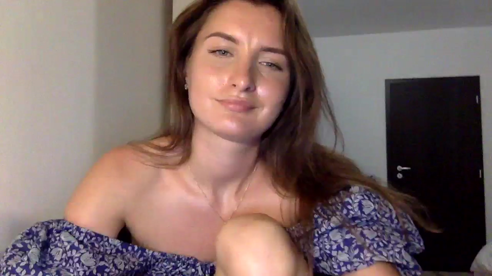 Gallery image thumbnail from EmilyRosier's myfreecams stream on, 08/04/2023, 18:28 image 15 of 20