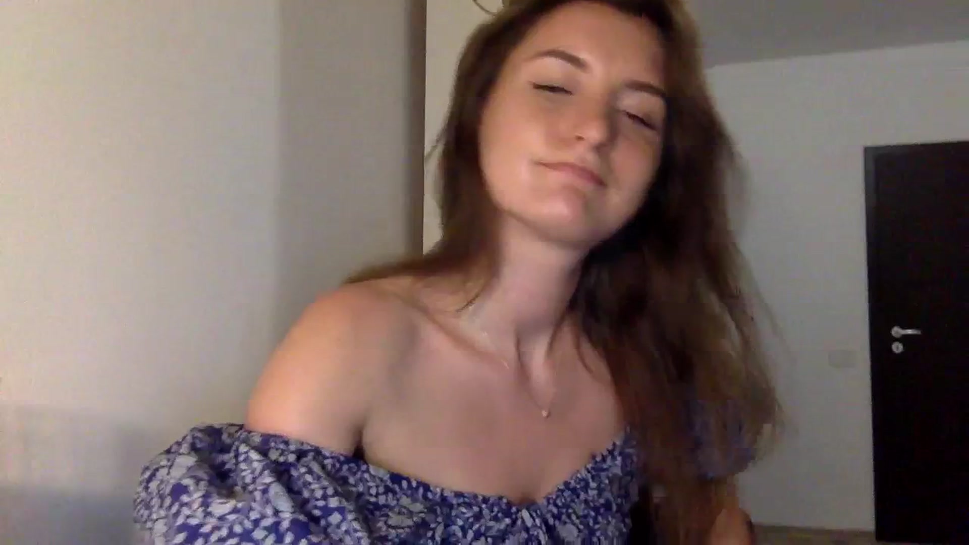 Gallery image thumbnail from EmilyRosier's myfreecams stream on, 08/04/2023, 18:28 image 9 of 20