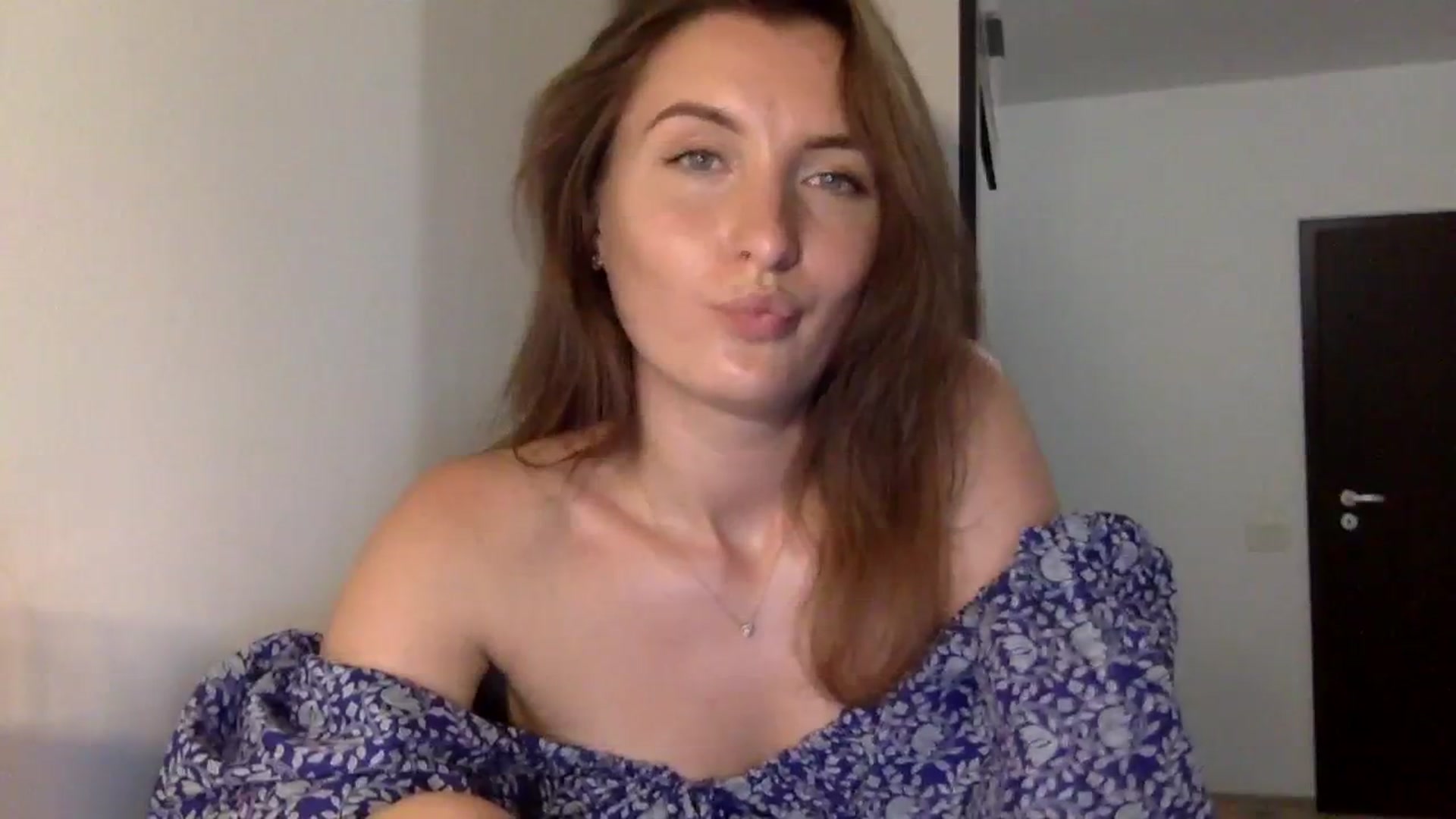 Gallery image thumbnail from EmilyRosier's myfreecams stream on, 08/04/2023, 18:28 image 3 of 20