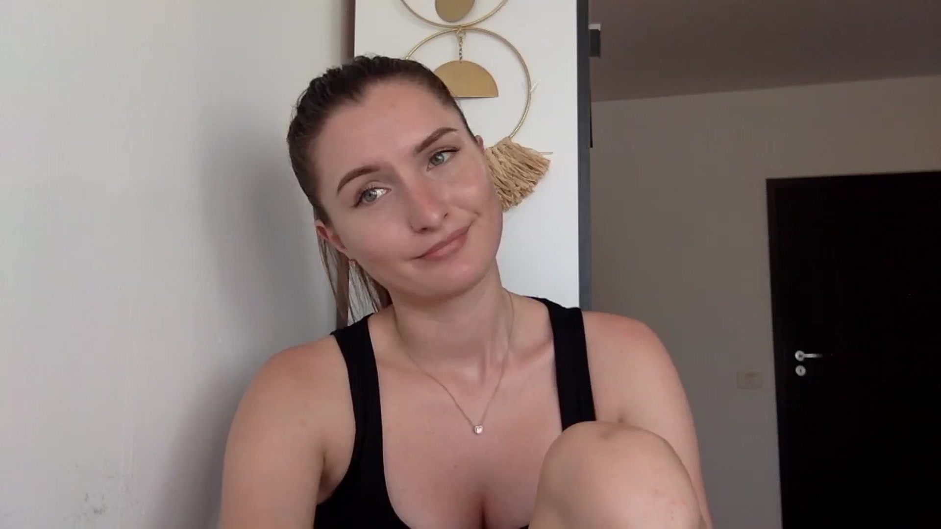 Gallery image thumbnail from EmilyRosier's myfreecams stream on, 08/08/2023, 14:19 image 2 of 20