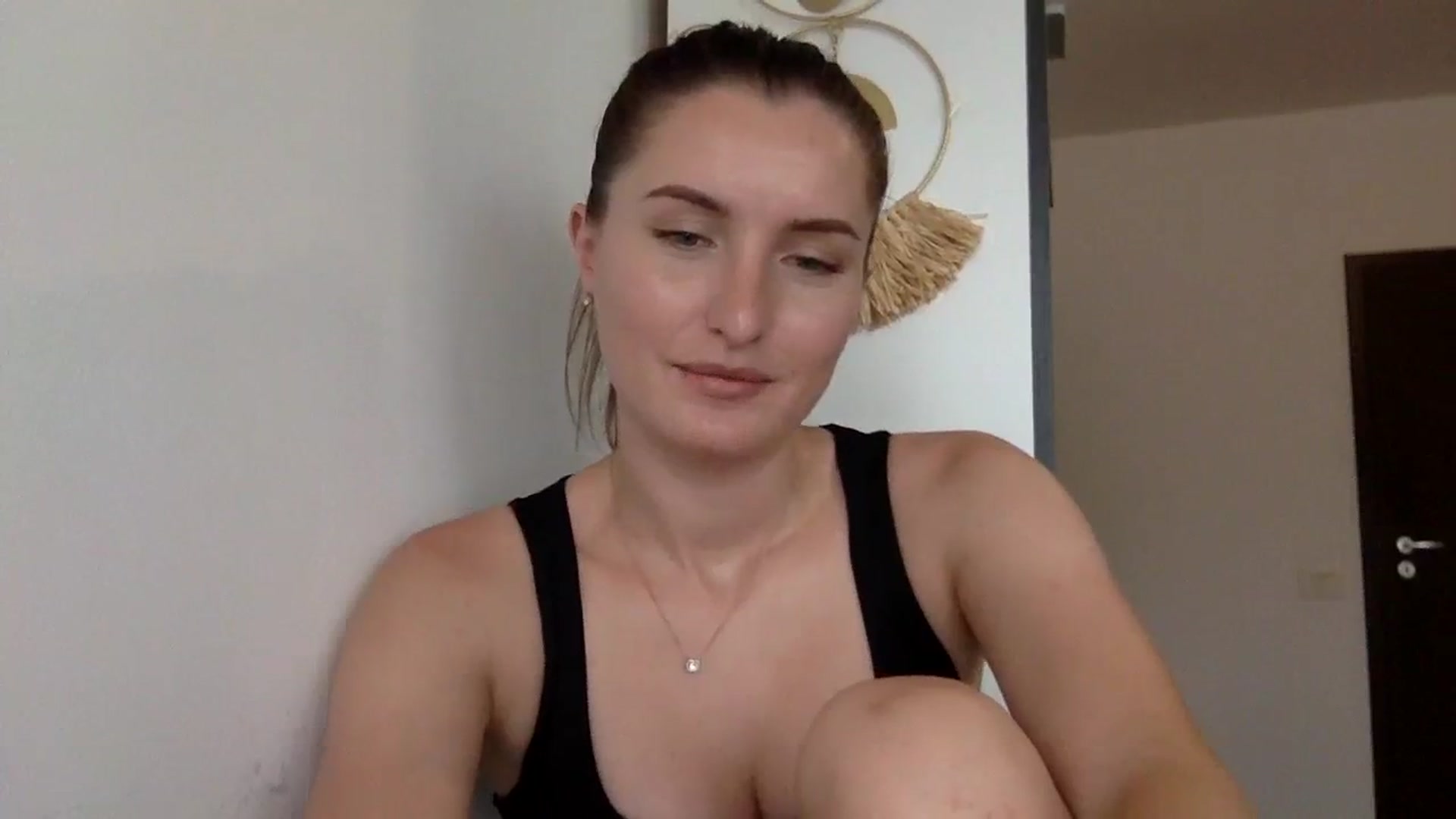 Gallery image thumbnail from EmilyRosier's myfreecams stream on, 08/08/2023, 14:19 image 17 of 20
