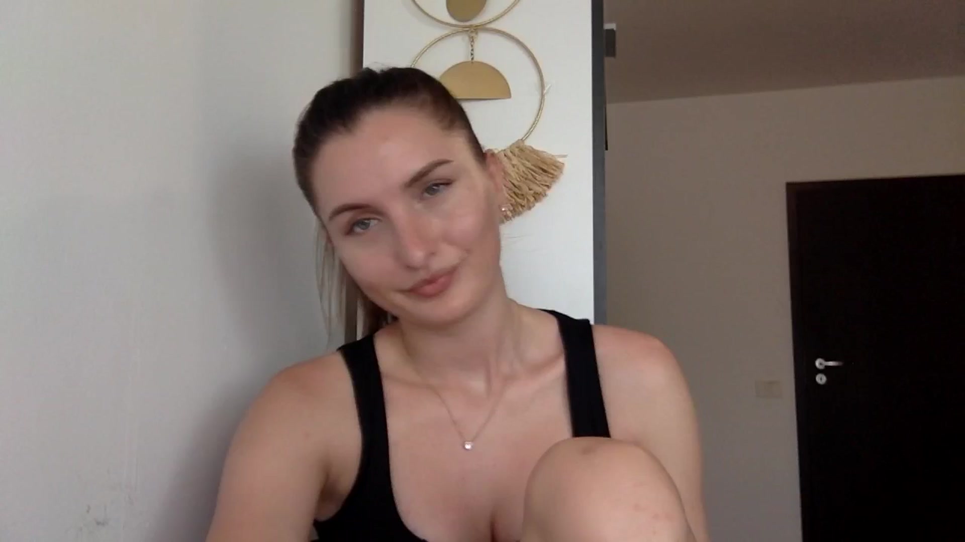 Gallery image thumbnail from EmilyRosier's myfreecams stream on, 08/08/2023, 14:19 image 7 of 20