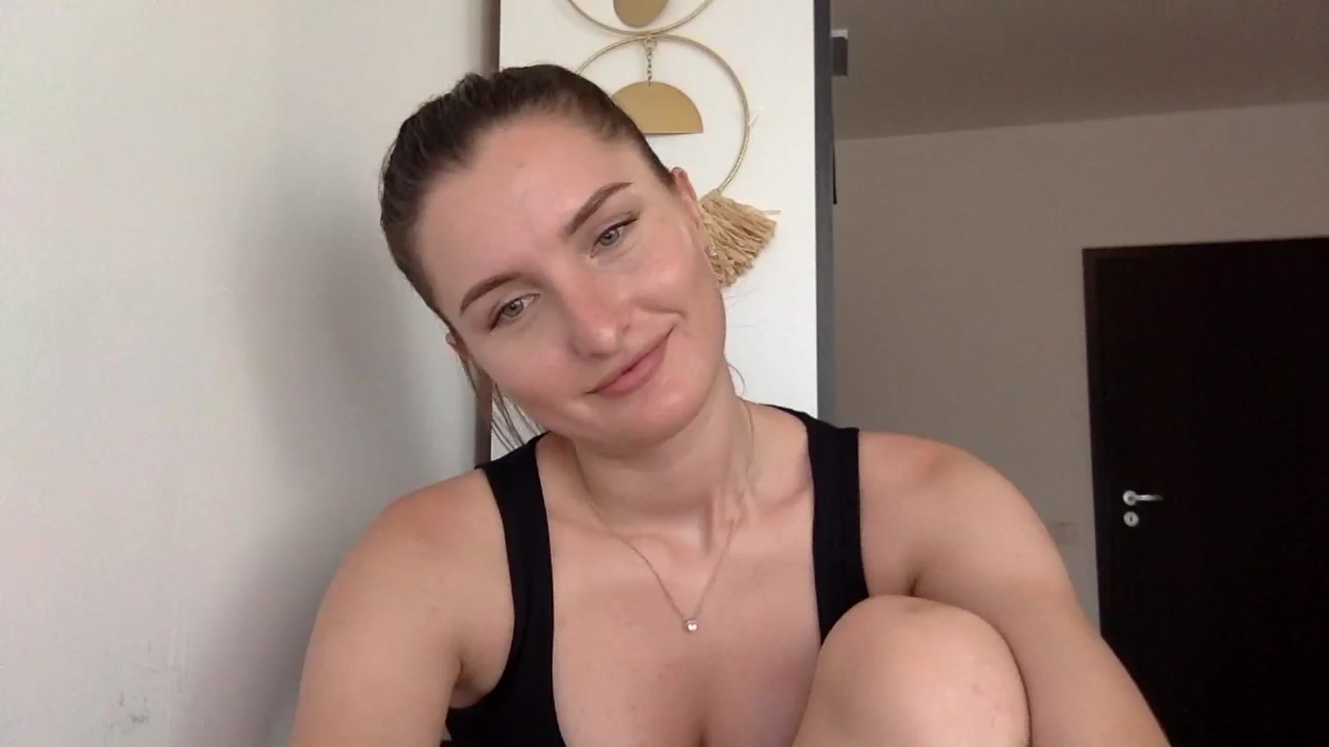 Gallery image thumbnail from EmilyRosier's myfreecams stream on, 08/08/2023, 14:19 image 5 of 20