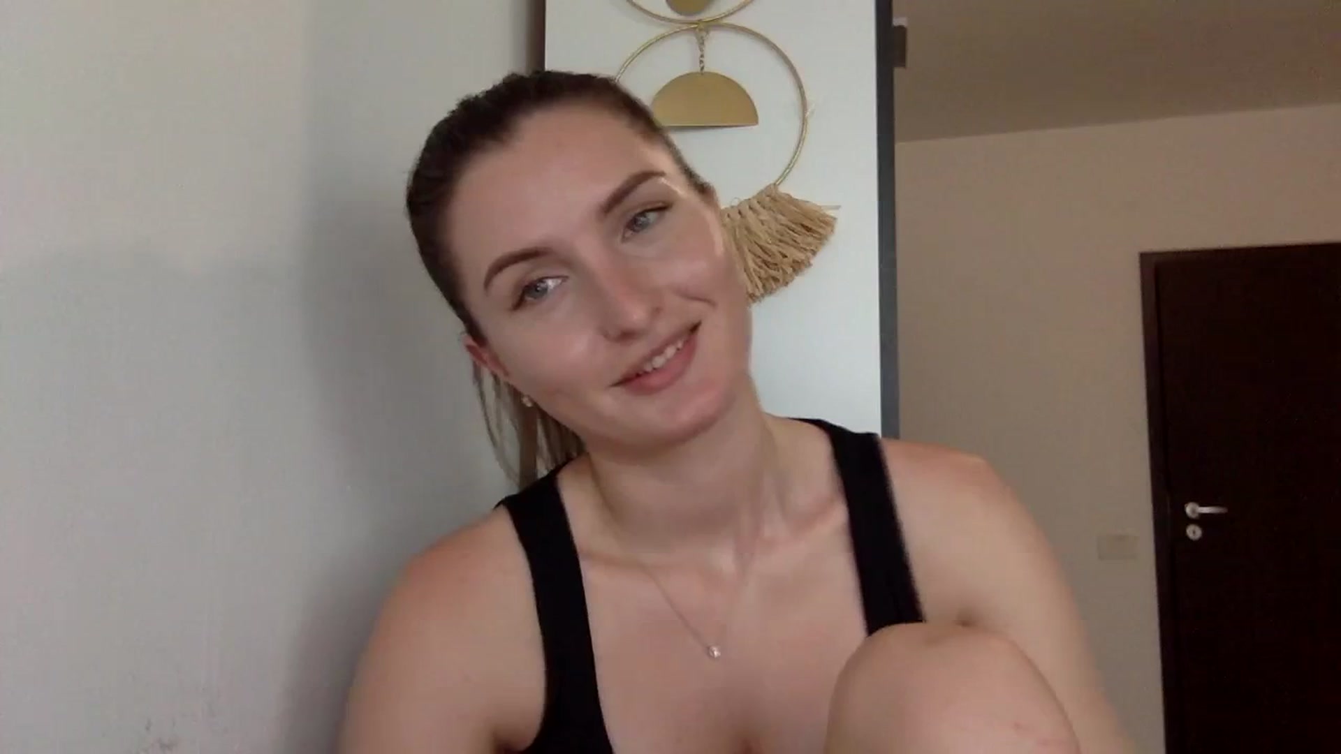Gallery image thumbnail from EmilyRosier's myfreecams stream on, 08/08/2023, 15:57 image 16 of 20