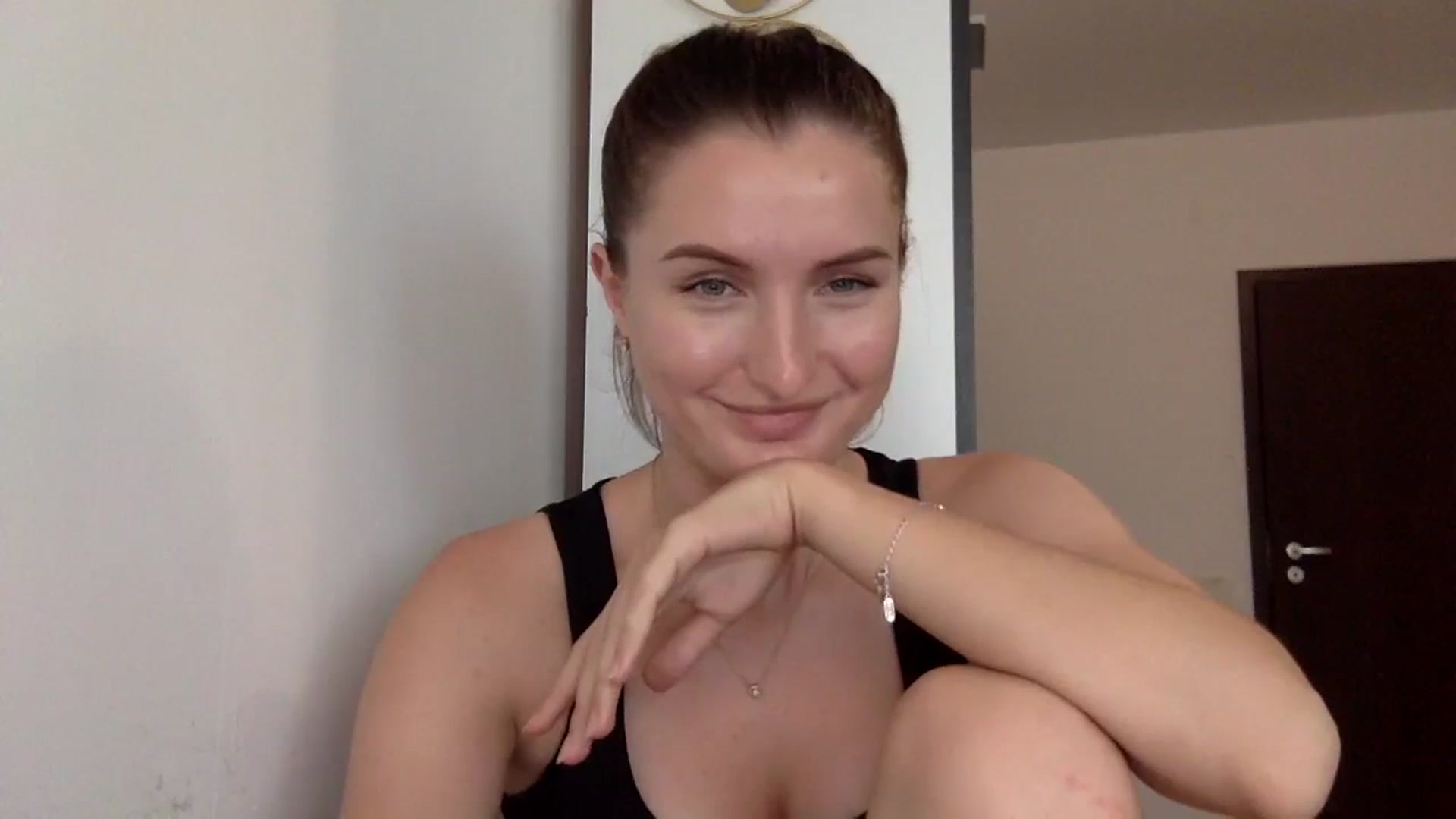 Gallery image thumbnail from EmilyRosier's myfreecams stream on, 08/08/2023, 15:57 image 8 of 20