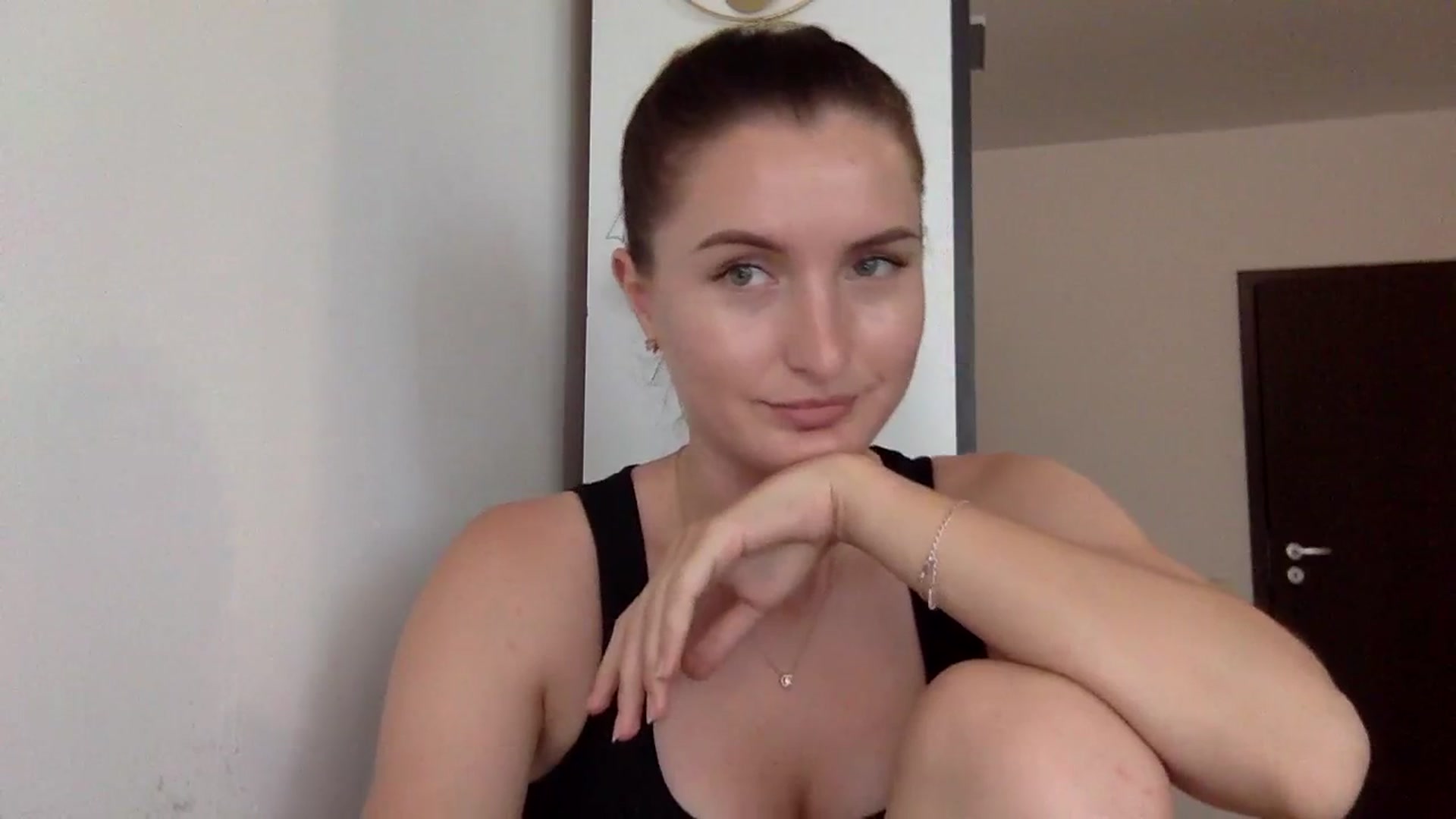Gallery image thumbnail from EmilyRosier's myfreecams stream on, 08/08/2023, 15:57 image 7 of 20