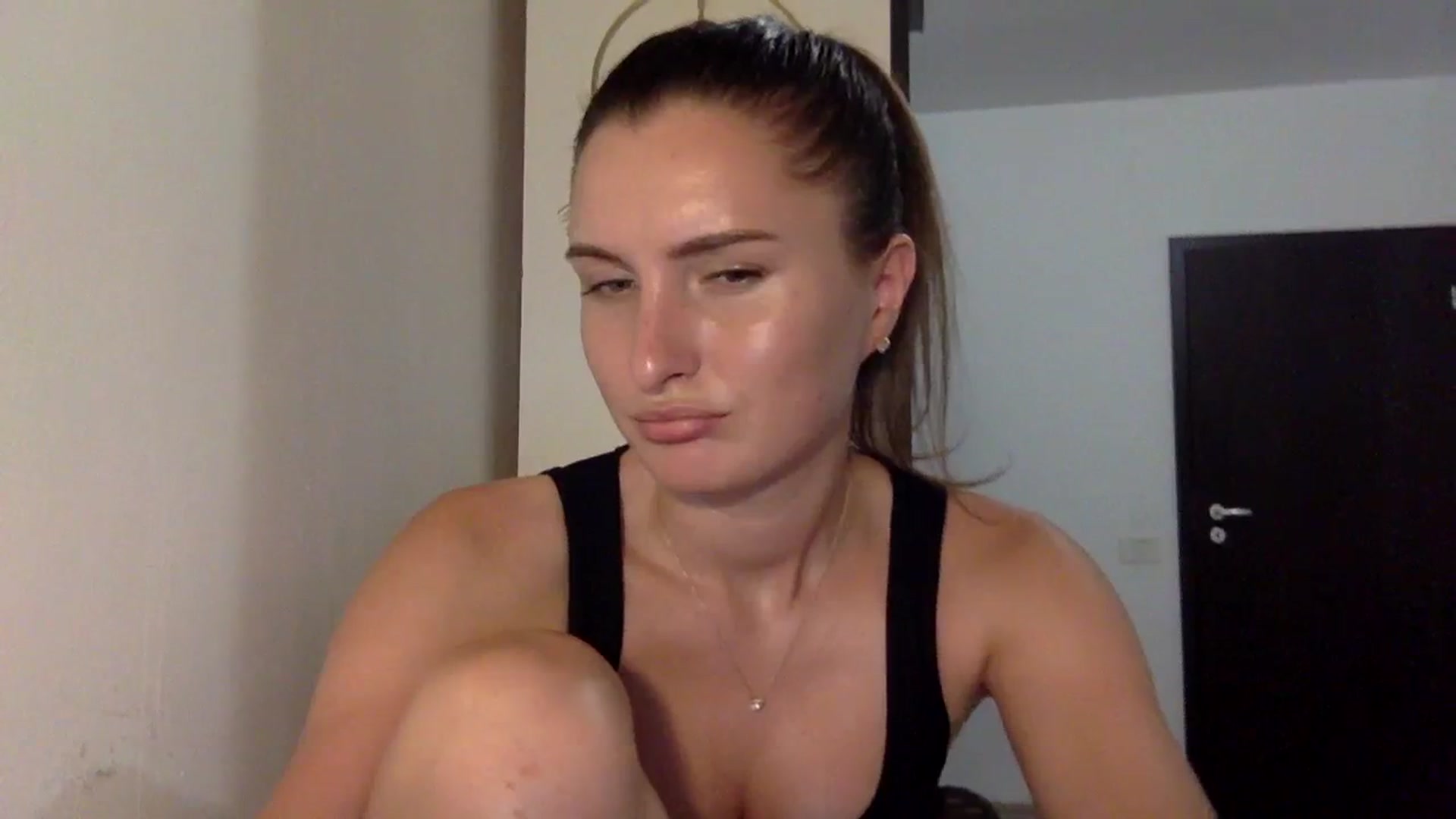 Gallery image thumbnail from EmilyRosier's myfreecams stream on, 08/08/2023, 19:04 image 19 of 20