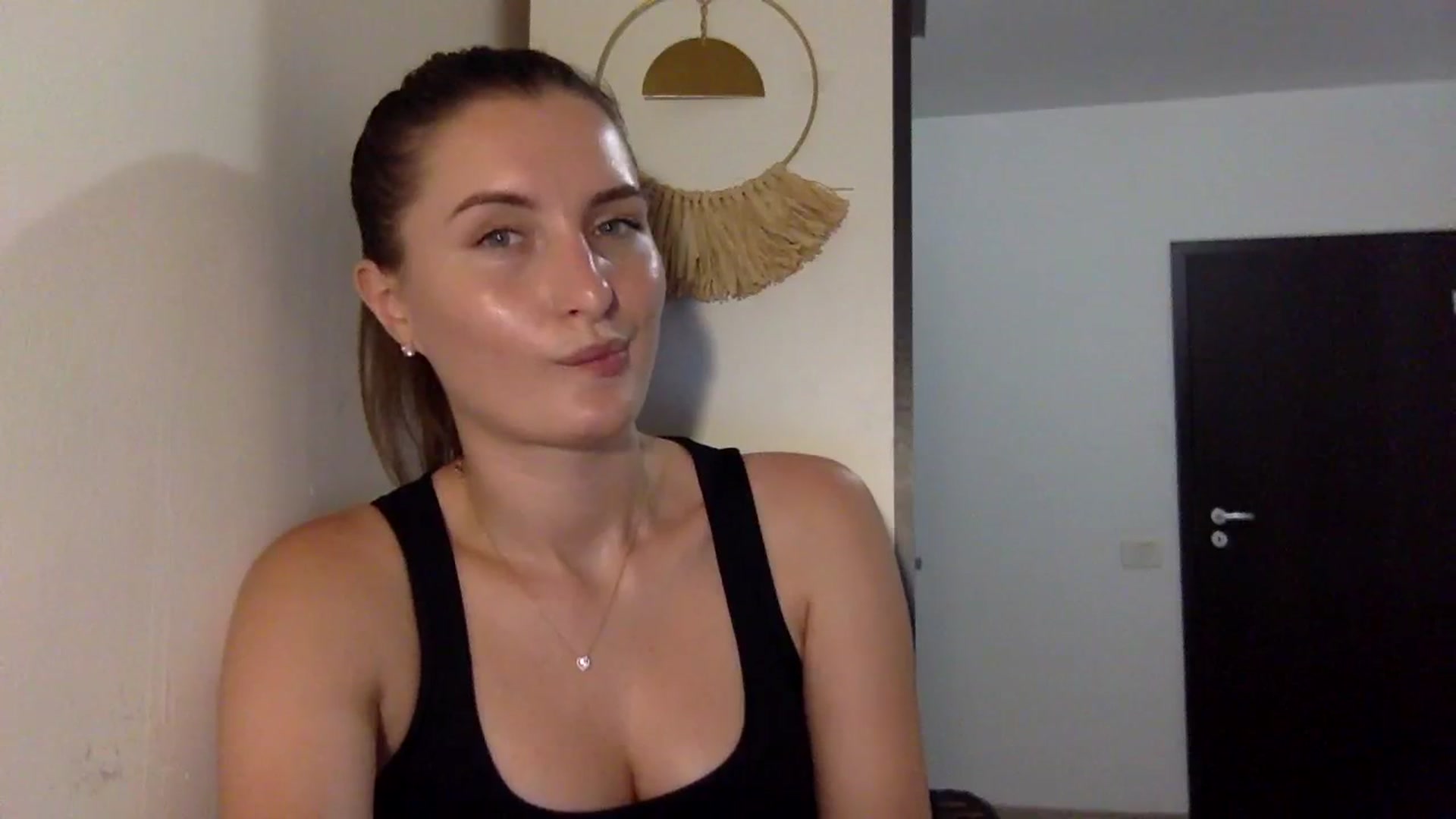 Gallery image thumbnail from EmilyRosier's myfreecams stream on, 08/08/2023, 19:04 image 12 of 20