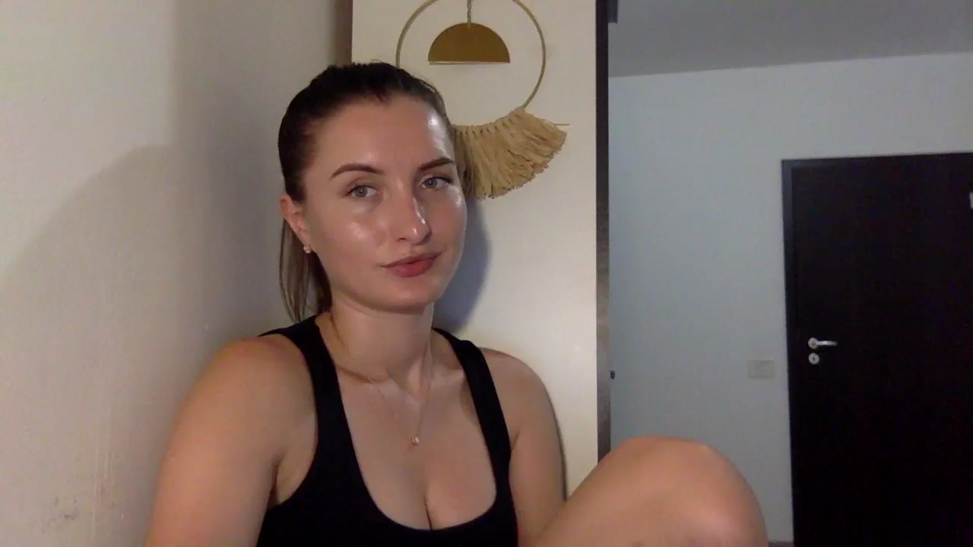 Gallery image thumbnail from EmilyRosier's myfreecams stream on, 08/08/2023, 19:04 image 16 of 20