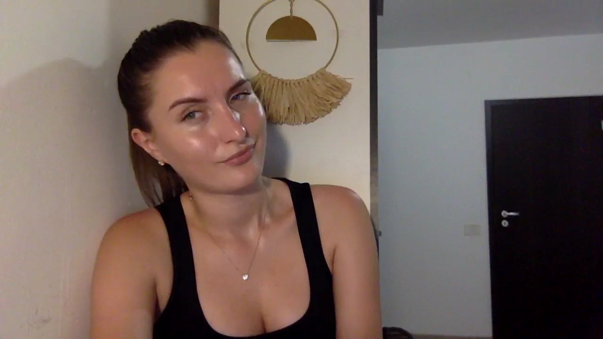 Gallery image thumbnail from EmilyRosier's myfreecams stream on, 08/08/2023, 19:04 image 10 of 20