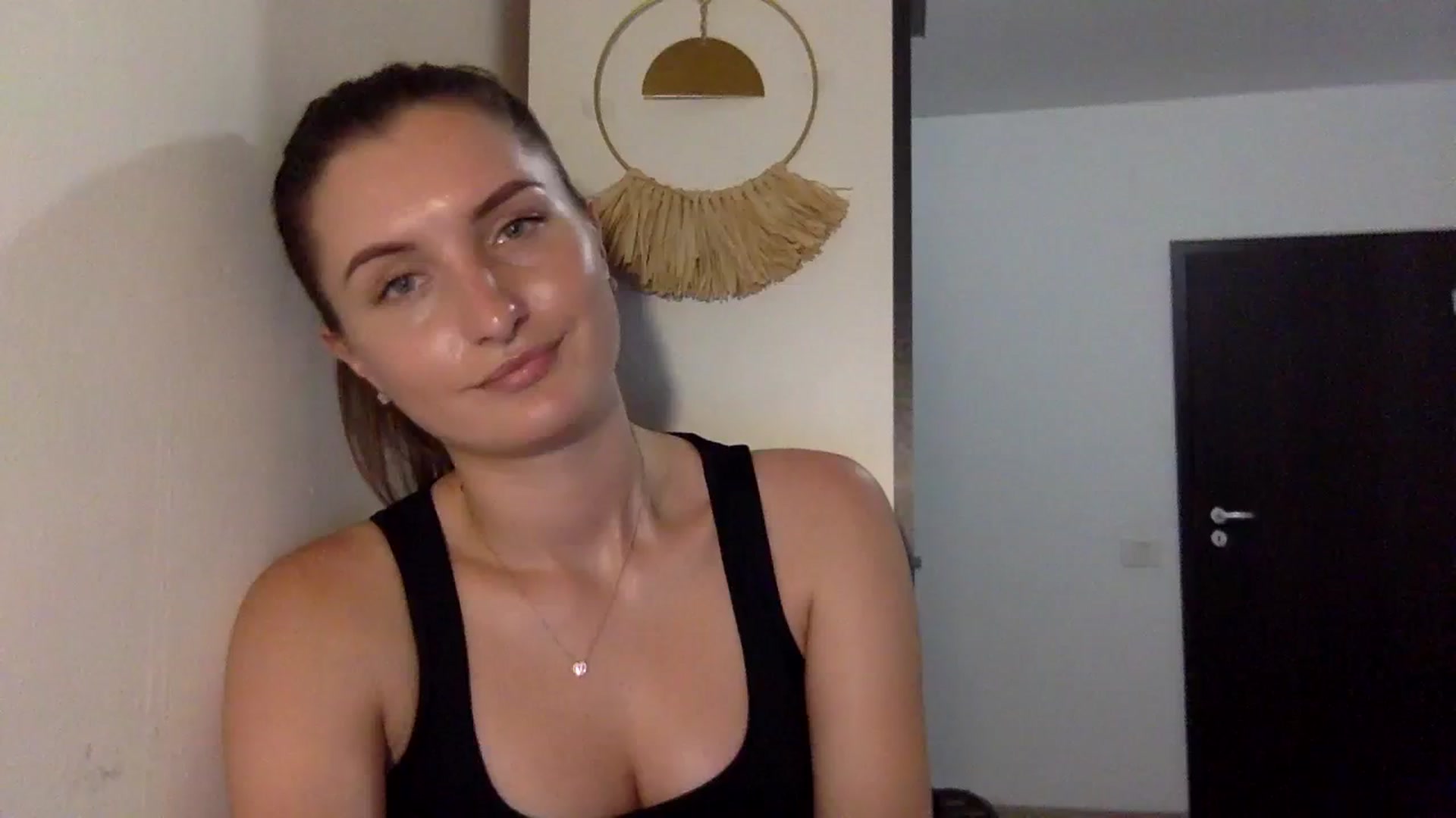 Gallery image thumbnail from EmilyRosier's myfreecams stream on, 08/08/2023, 19:04 image 13 of 20
