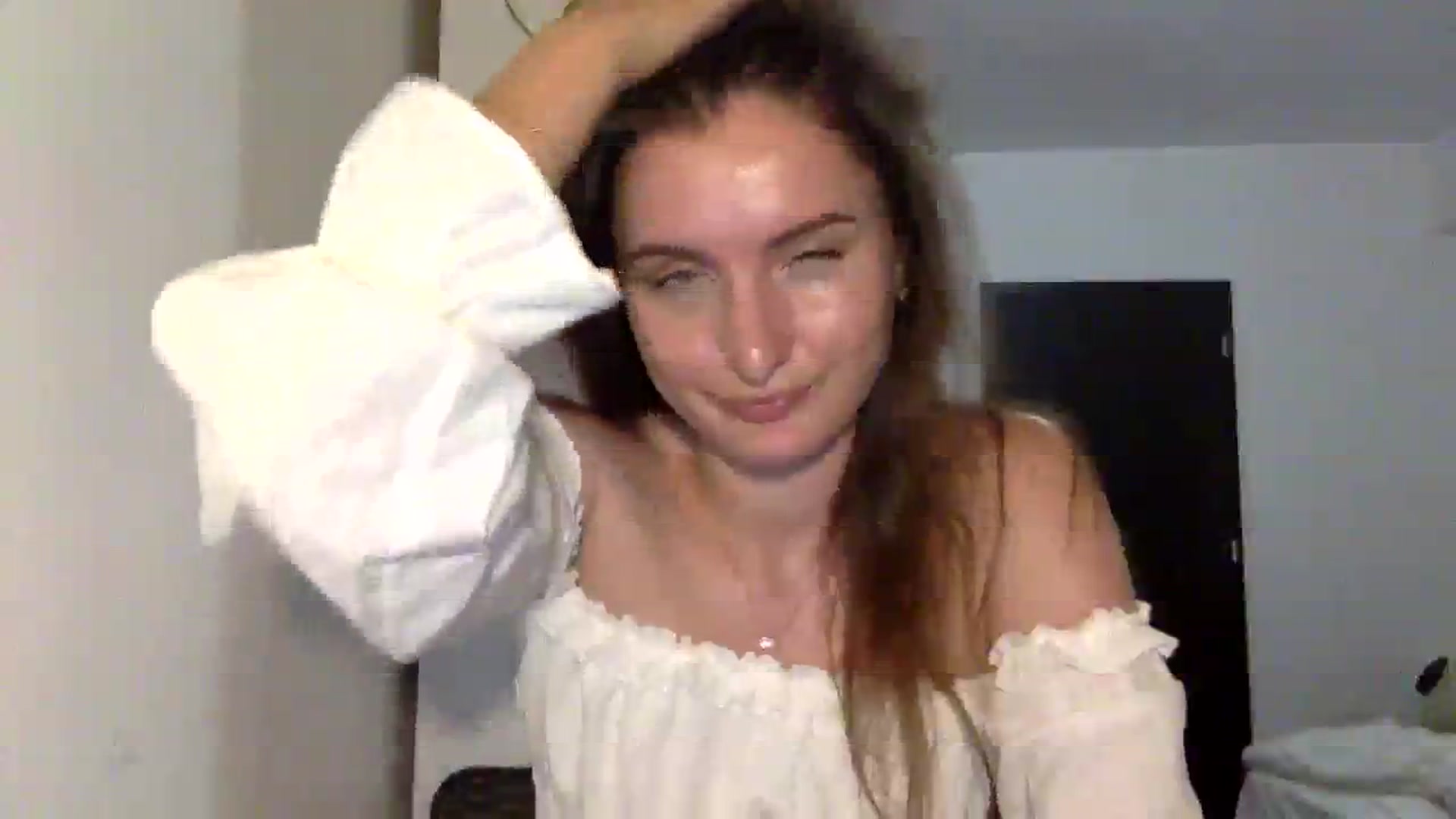 Gallery image thumbnail from EmilyRosier's myfreecams stream on, 08/09/2023, 21:49 image 16 of 20