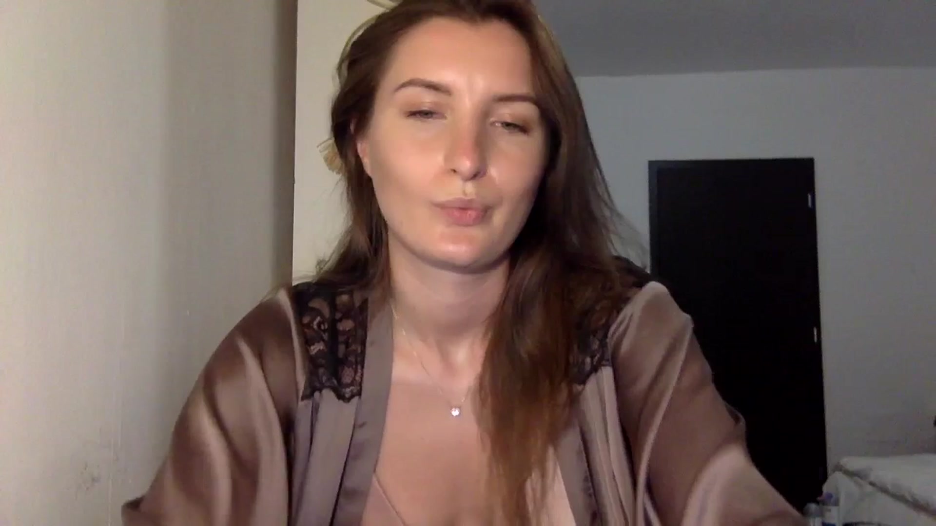 Gallery image thumbnail from EmilyRosier's myfreecams stream on, 09/06/2023, 18:49 image 11 of 20